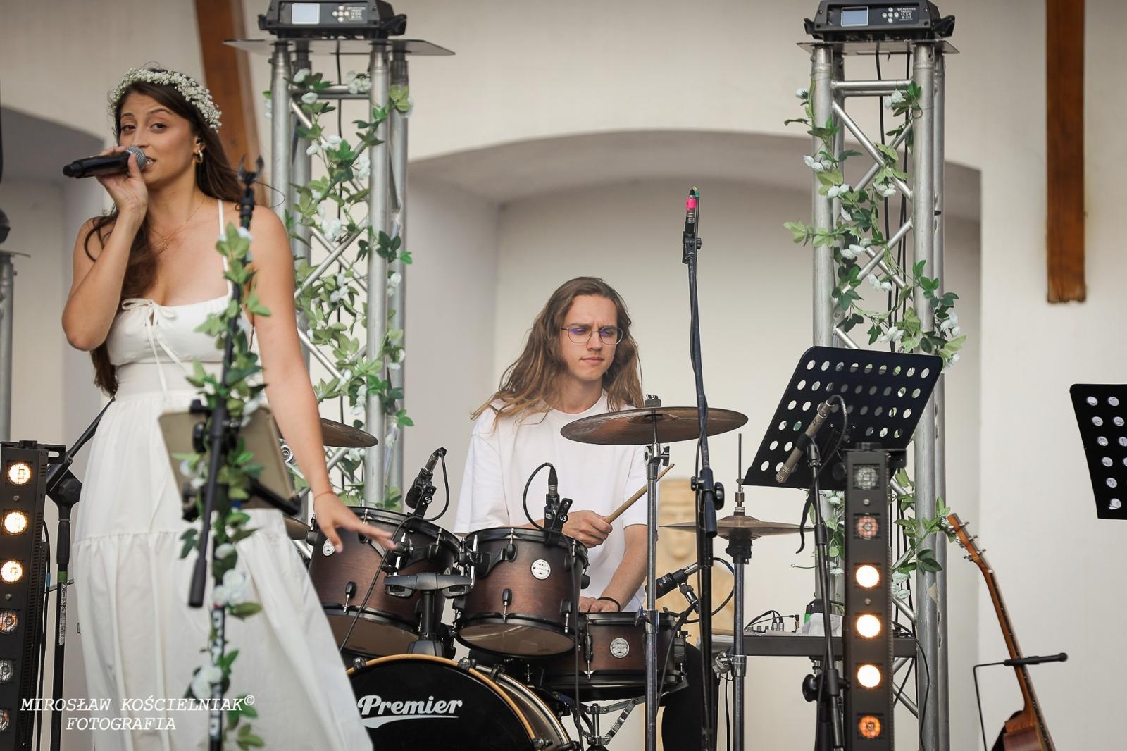 Zdjęcie w galerii na portalu naszraciborz.pl: Muzyczne emocje na bis – jubileuszowy koncert Z miłości do muzyki na Zamku Piastowskim wiadomości z regionu