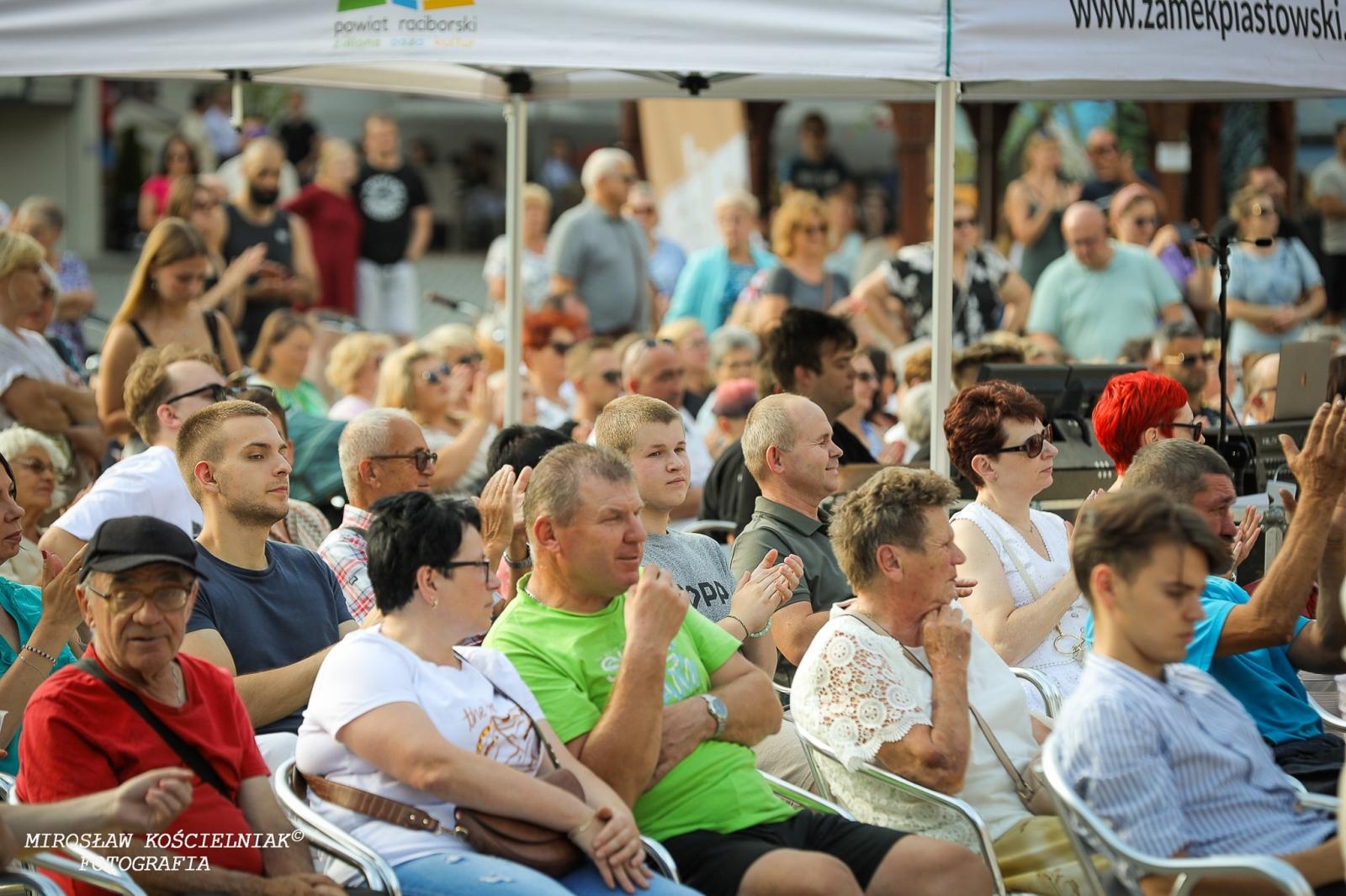 Zdjęcie w galerii na portalu naszraciborz.pl: Muzyczne emocje na bis – jubileuszowy koncert Z miłości do muzyki na Zamku Piastowskim wiadomości z regionu
