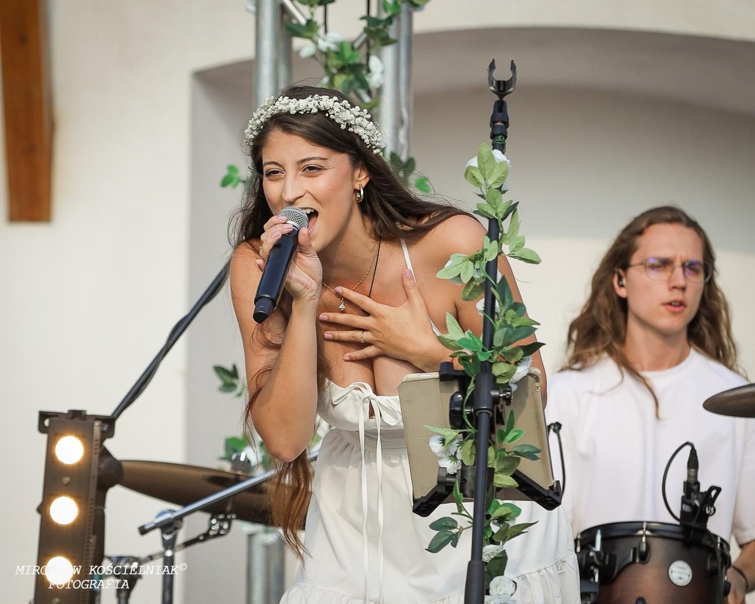 Zdjęcie w galerii na portalu naszraciborz.pl: Muzyczne emocje na bis – jubileuszowy koncert Z miłości do muzyki na Zamku Piastowskim wiadomości z regionu