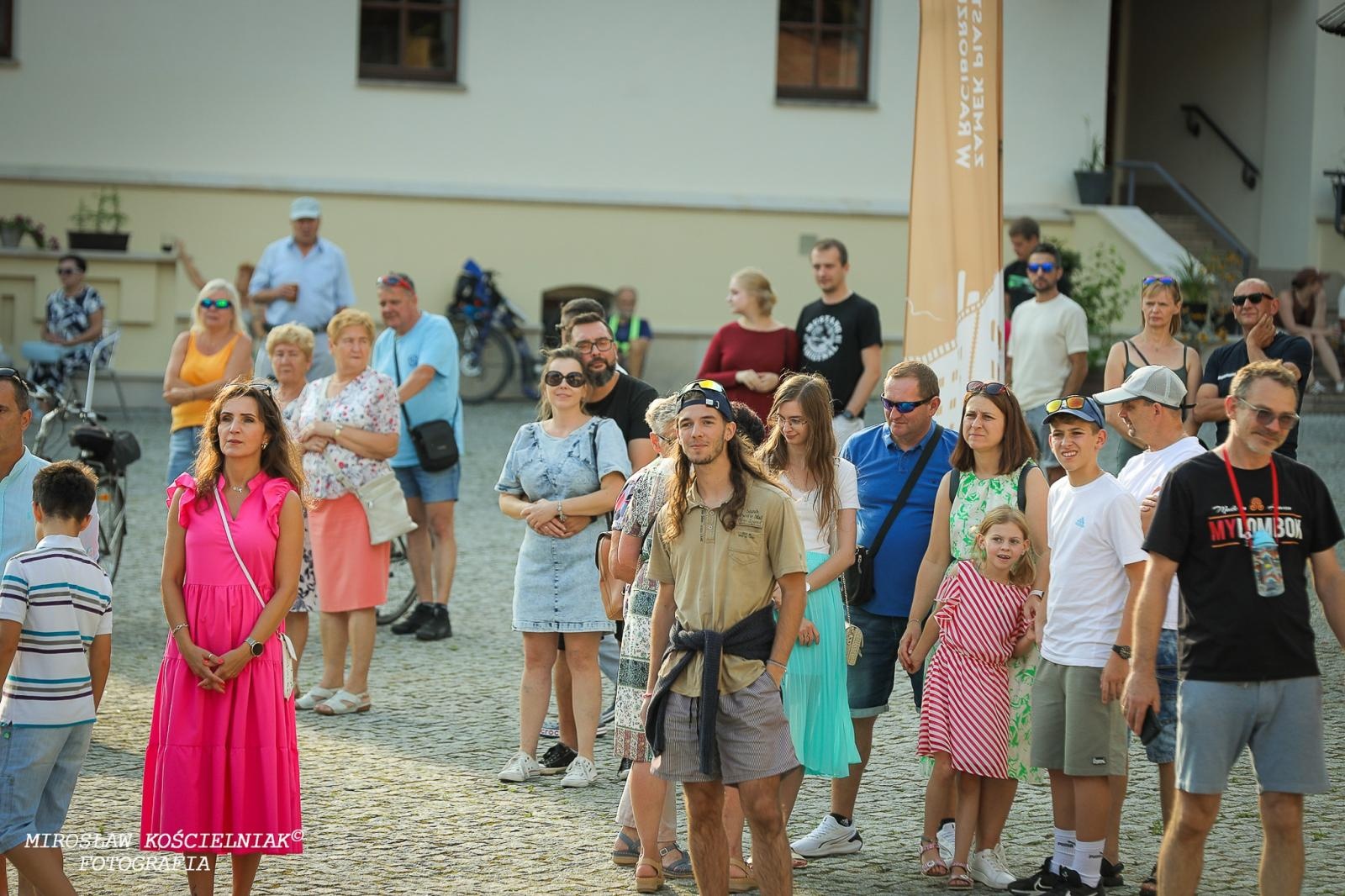 Zdjęcie w galerii na portalu naszraciborz.pl: Muzyczne emocje na bis – jubileuszowy koncert Z miłości do muzyki na Zamku Piastowskim wiadomości z regionu