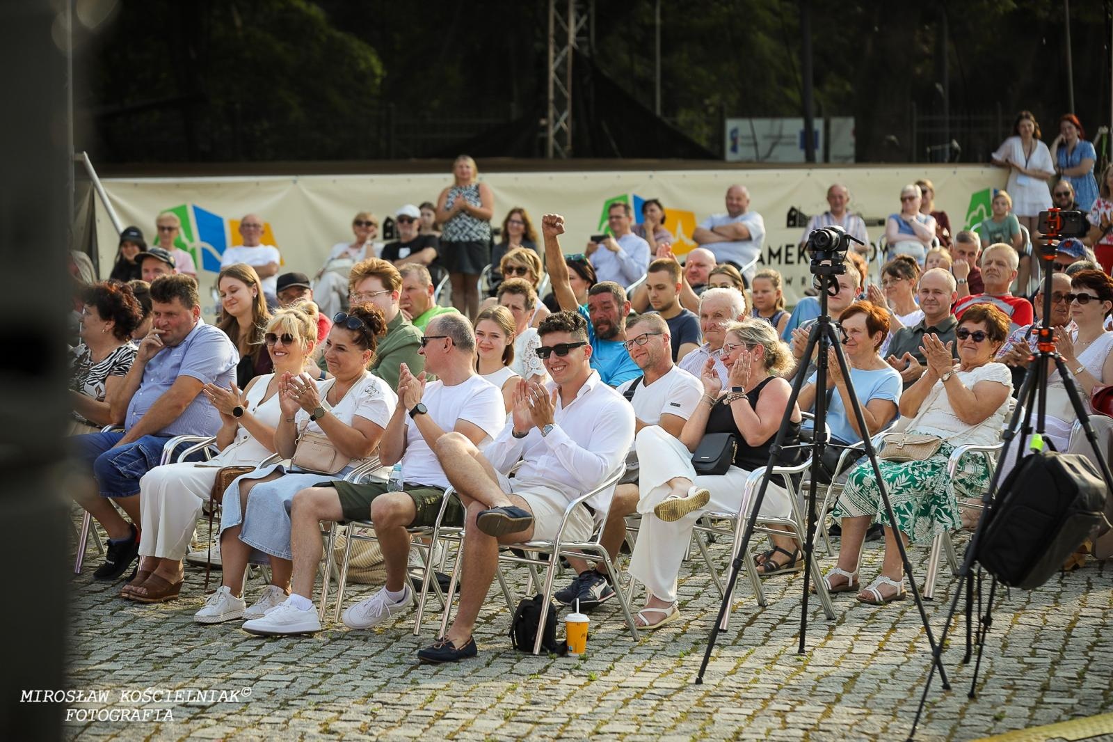 Zdjęcie w galerii na portalu naszraciborz.pl: Muzyczne emocje na bis – jubileuszowy koncert Z miłości do muzyki na Zamku Piastowskim wiadomości z regionu