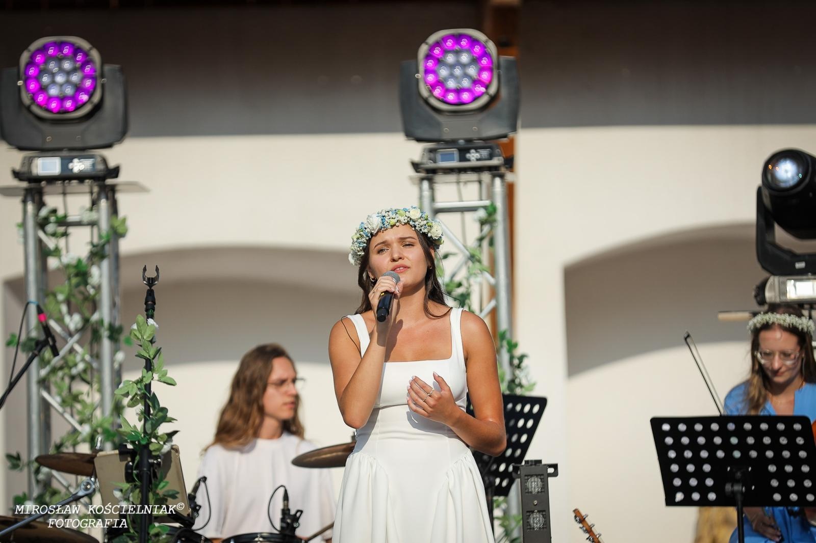 Zdjęcie w galerii na portalu naszraciborz.pl: Muzyczne emocje na bis – jubileuszowy koncert Z miłości do muzyki na Zamku Piastowskim wiadomości z regionu