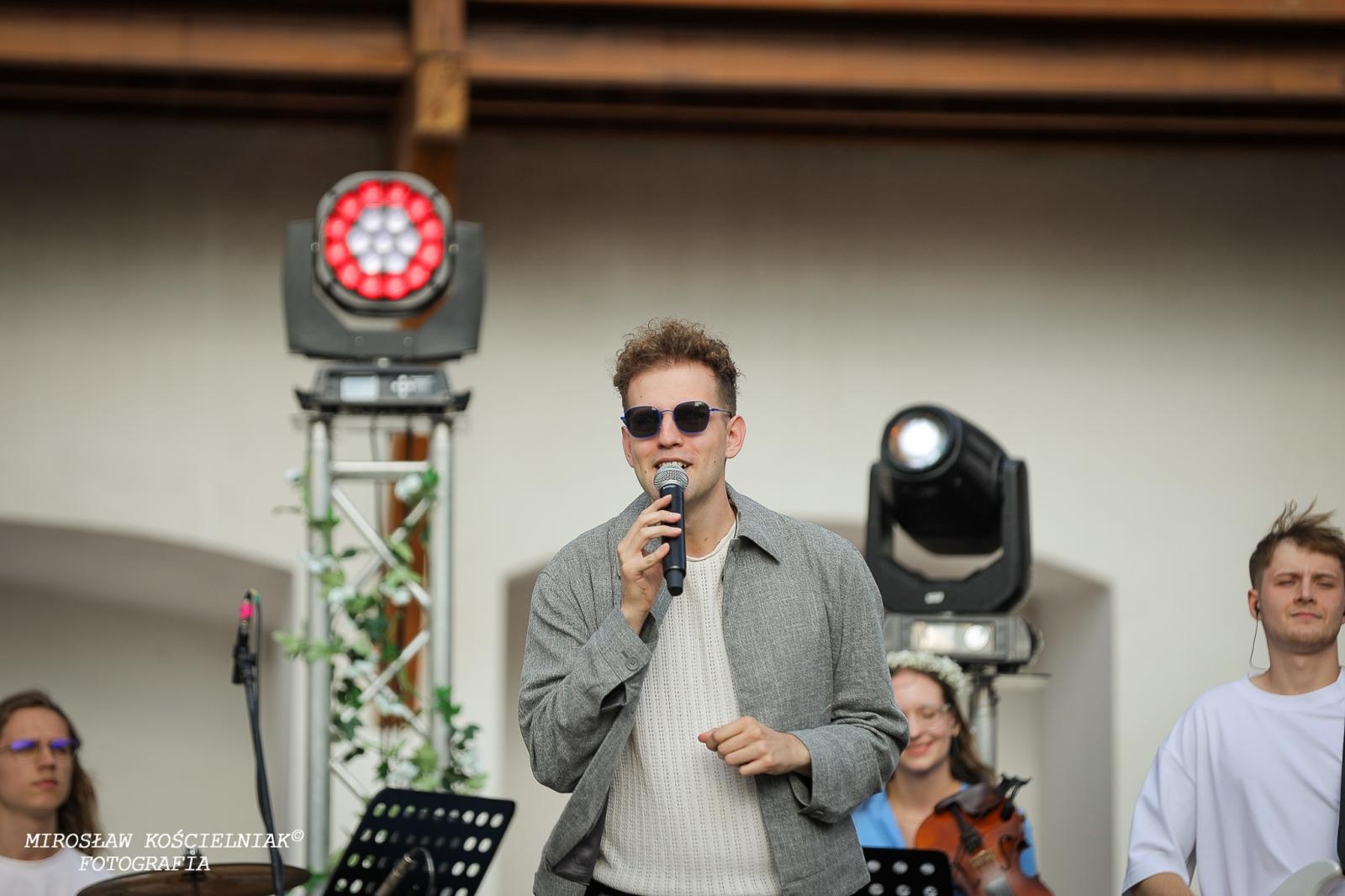 Zdjęcie w galerii na portalu naszraciborz.pl: Muzyczne emocje na bis – jubileuszowy koncert Z miłości do muzyki na Zamku Piastowskim wiadomości z regionu