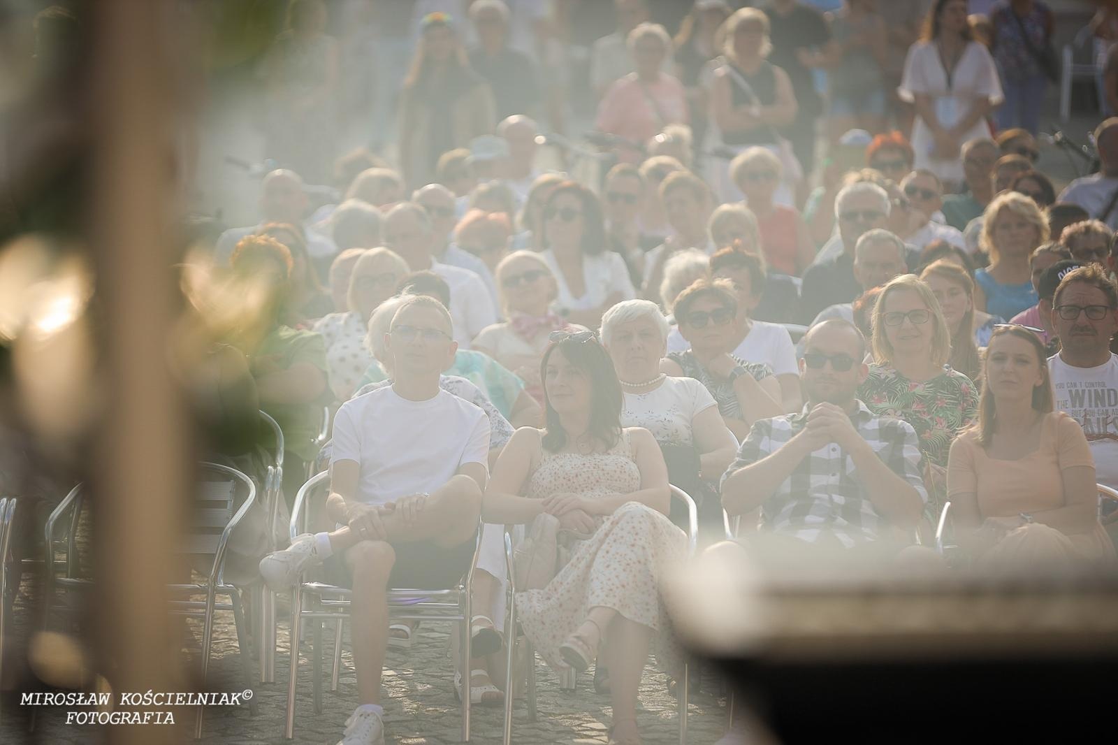 Zdjęcie w galerii na portalu naszraciborz.pl: Muzyczne emocje na bis – jubileuszowy koncert Z miłości do muzyki na Zamku Piastowskim wiadomości z regionu