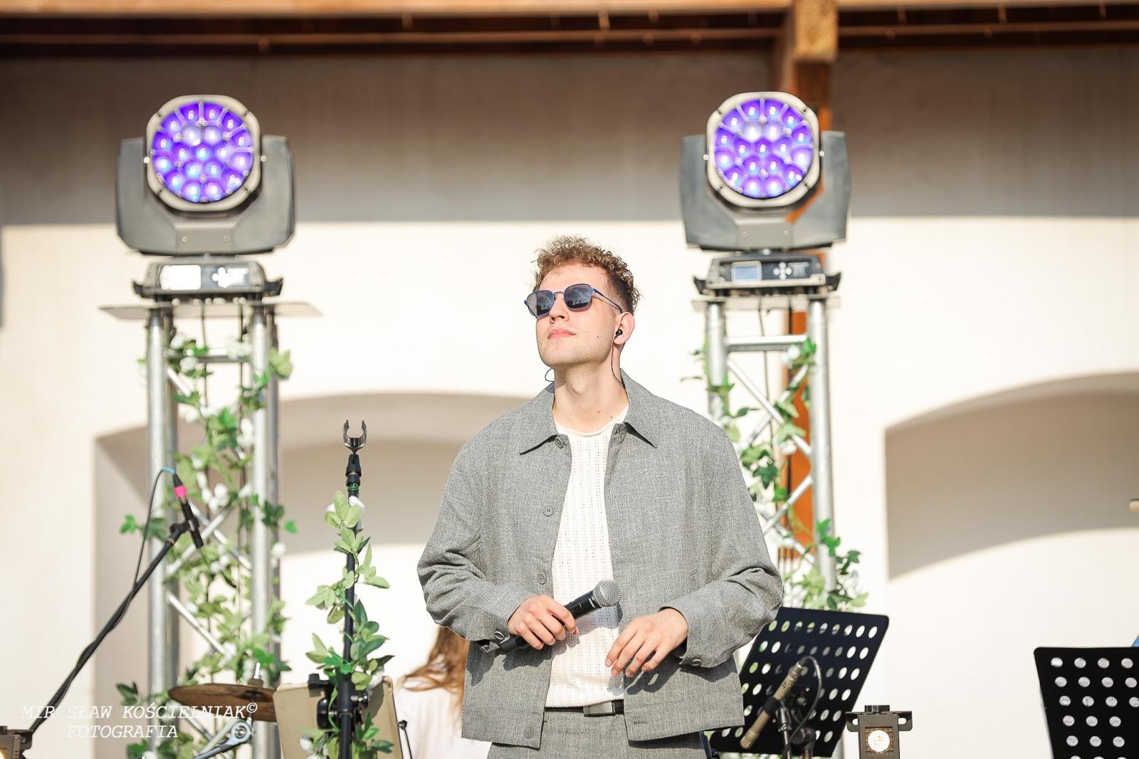 Zdjęcie w galerii na portalu naszraciborz.pl: Muzyczne emocje na bis – jubileuszowy koncert Z miłości do muzyki na Zamku Piastowskim wiadomości z regionu