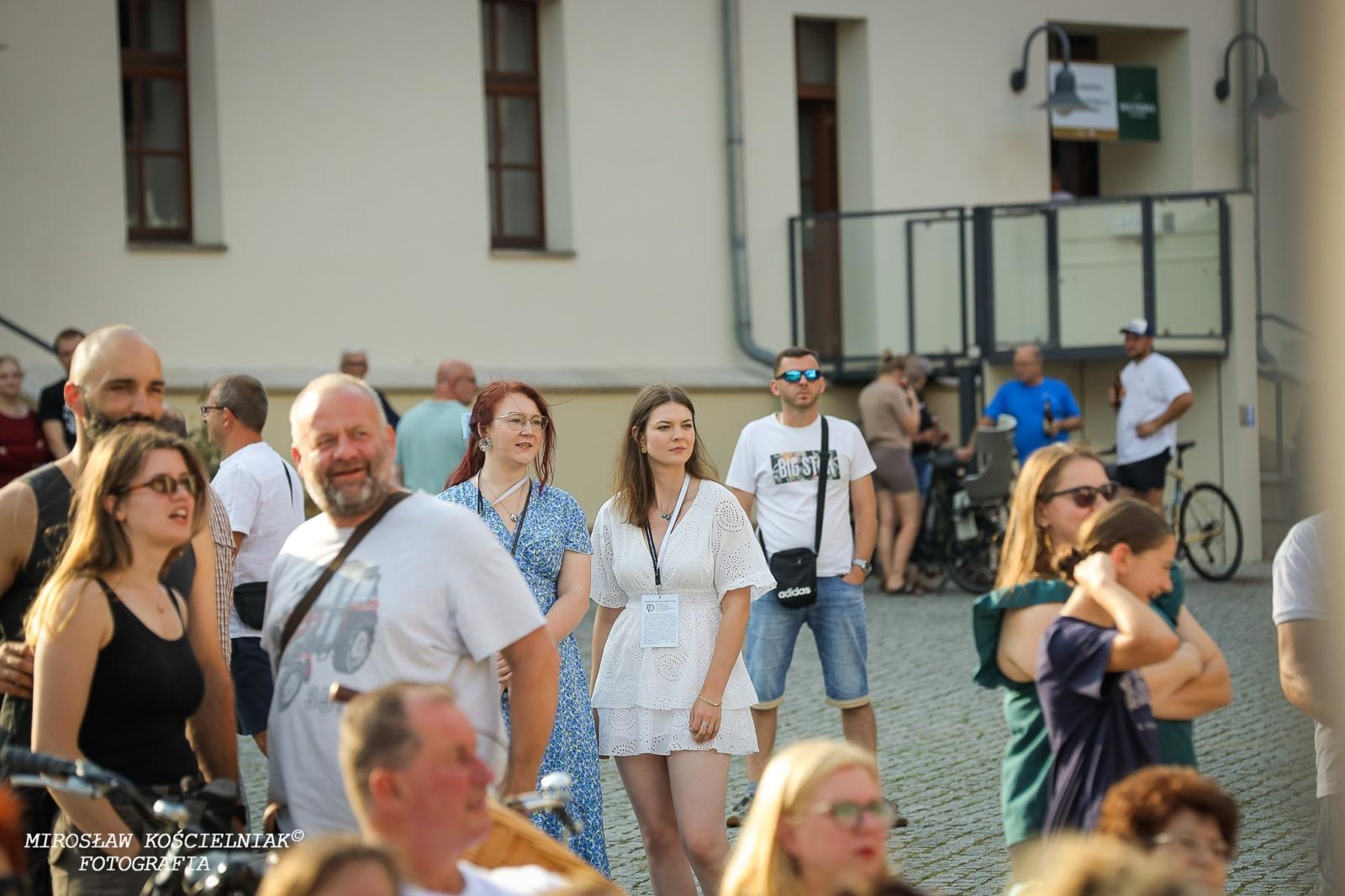 Zdjęcie w galerii na portalu naszraciborz.pl: Muzyczne emocje na bis – jubileuszowy koncert Z miłości do muzyki na Zamku Piastowskim wiadomości z regionu