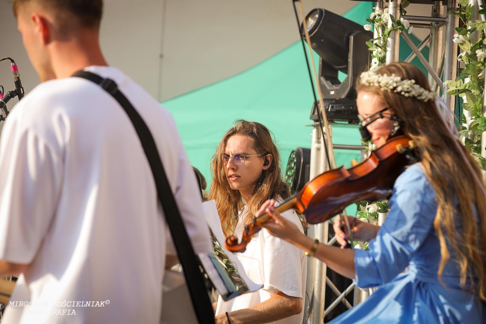 Zdjęcie w galerii na portalu naszraciborz.pl: Muzyczne emocje na bis – jubileuszowy koncert Z miłości do muzyki na Zamku Piastowskim wiadomości z regionu