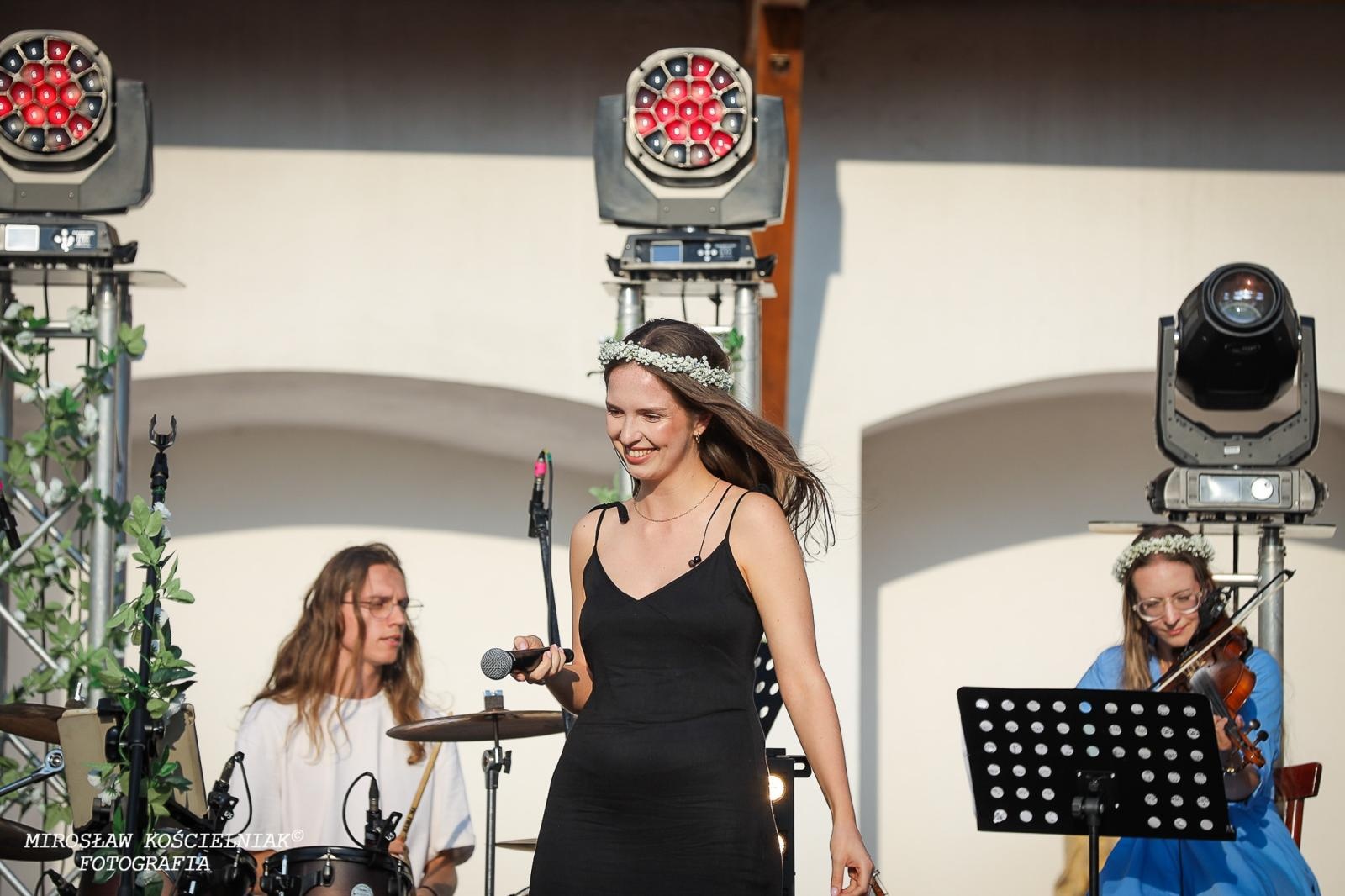 Zdjęcie w galerii na portalu naszraciborz.pl: Muzyczne emocje na bis – jubileuszowy koncert Z miłości do muzyki na Zamku Piastowskim wiadomości z regionu