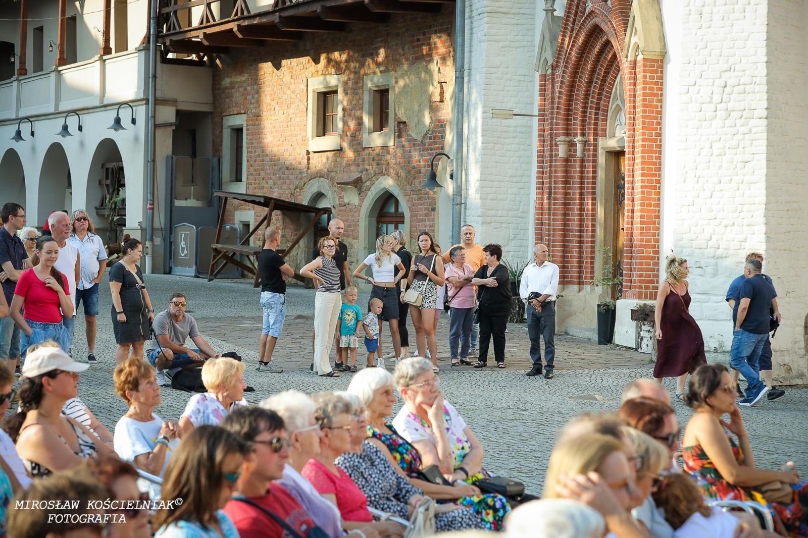 Zdjęcie w galerii na portalu naszraciborz.pl: Muzyczne emocje na bis – jubileuszowy koncert Z miłości do muzyki na Zamku Piastowskim wiadomości z regionu