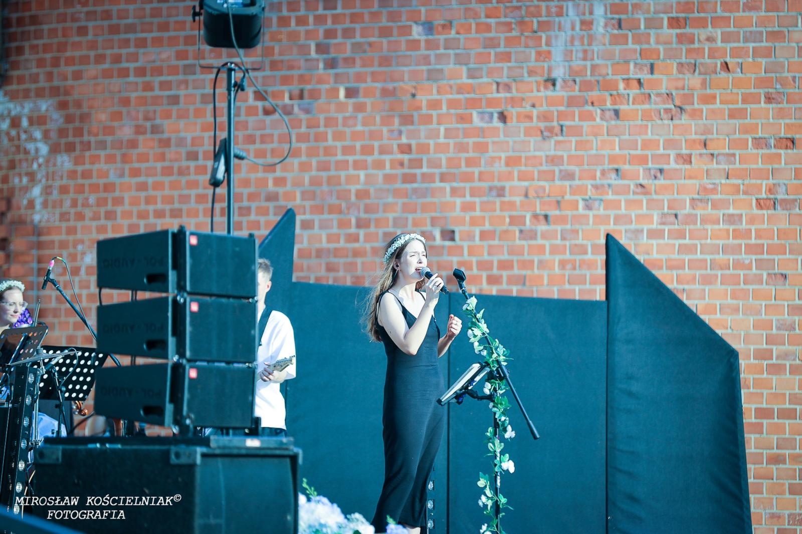 Zdjęcie w galerii na portalu naszraciborz.pl: Muzyczne emocje na bis – jubileuszowy koncert Z miłości do muzyki na Zamku Piastowskim wiadomości z regionu