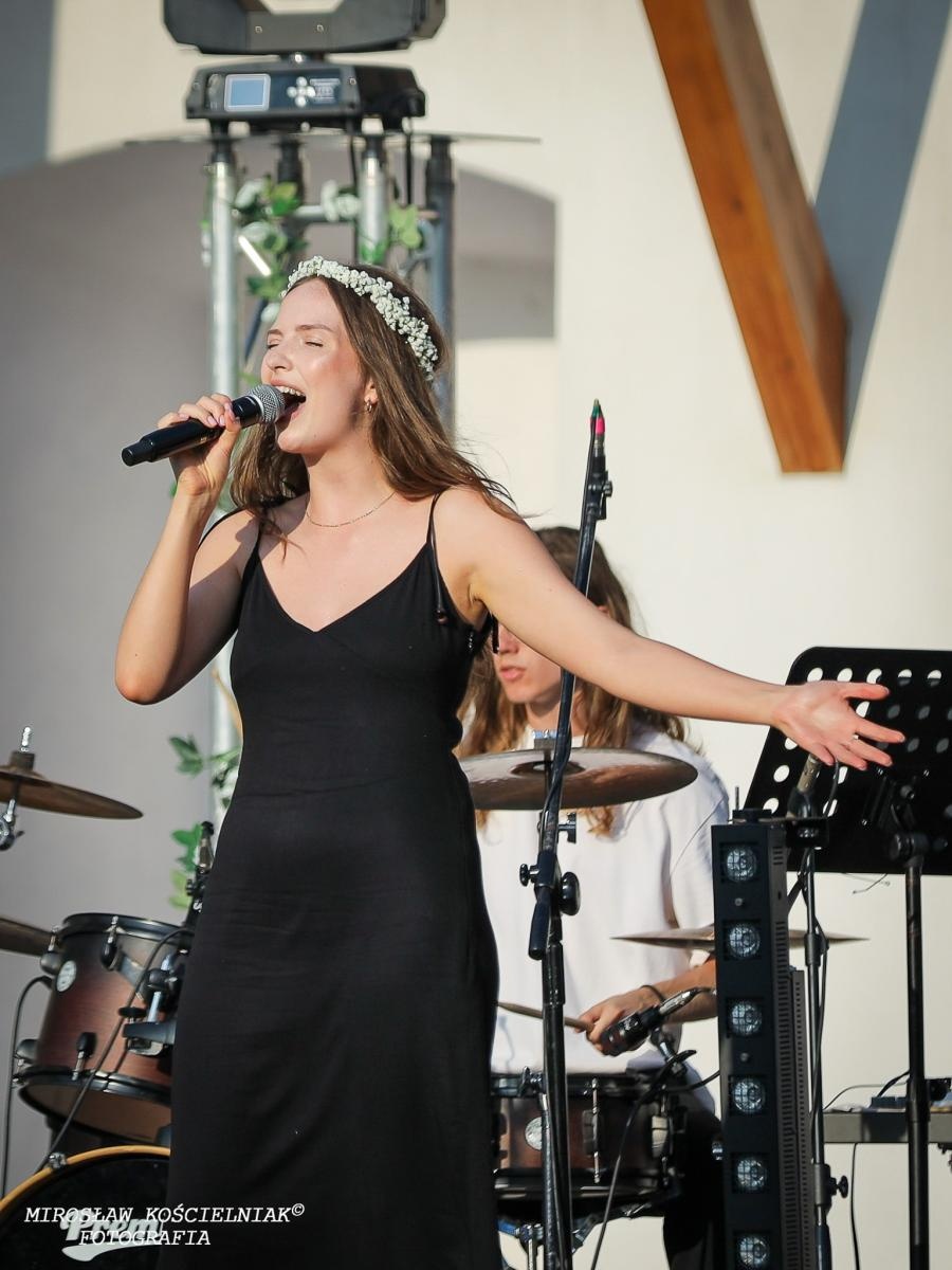 Zdjęcie w galerii na portalu naszraciborz.pl: Muzyczne emocje na bis – jubileuszowy koncert Z miłości do muzyki na Zamku Piastowskim wiadomości z regionu