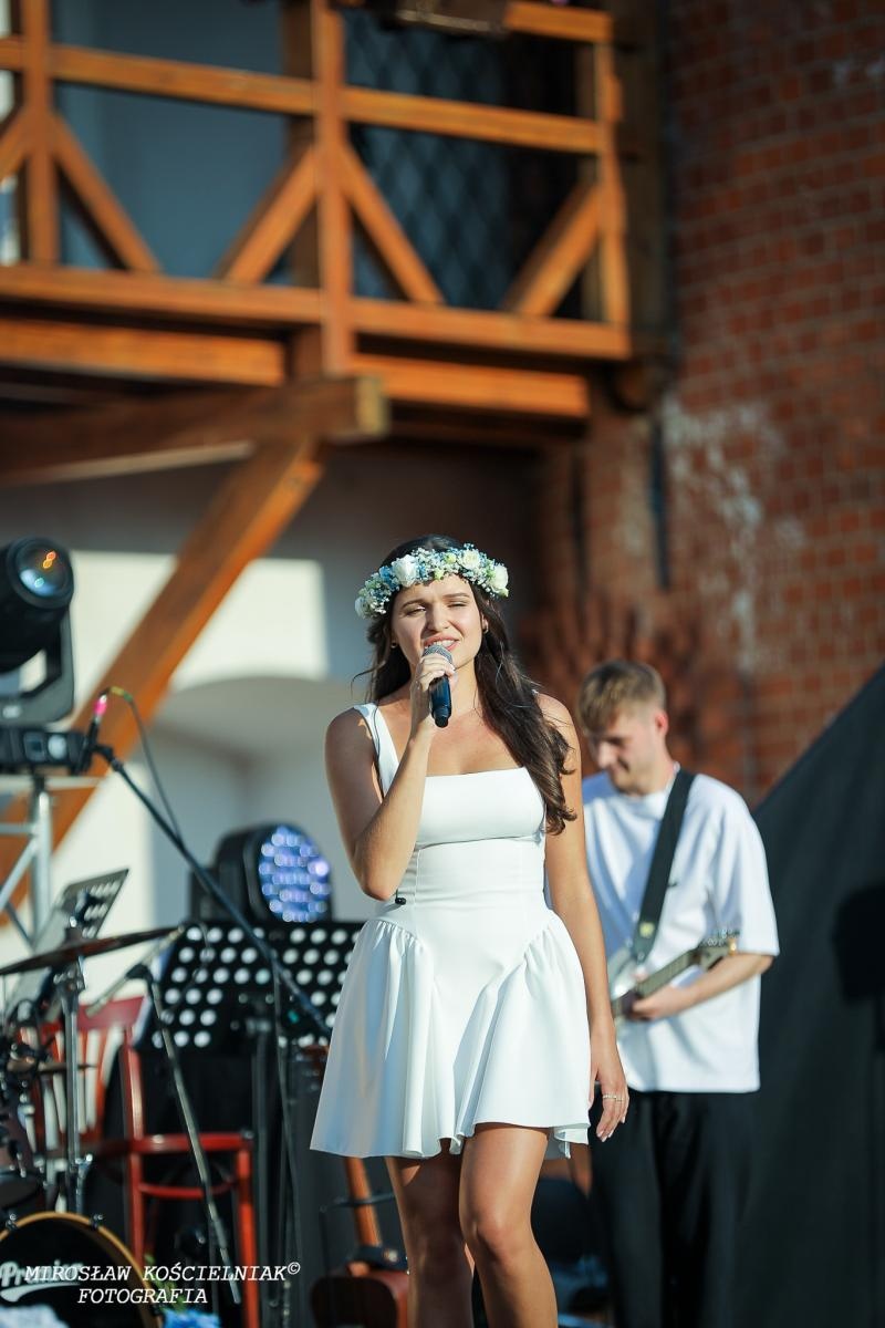 Zdjęcie w galerii na portalu naszraciborz.pl: Muzyczne emocje na bis – jubileuszowy koncert Z miłości do muzyki na Zamku Piastowskim wiadomości z regionu