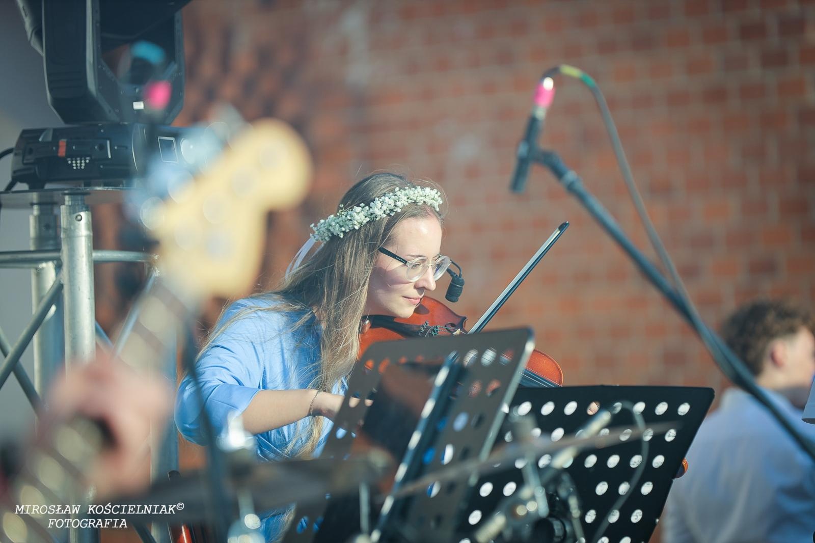 Zdjęcie w galerii na portalu naszraciborz.pl: Muzyczne emocje na bis – jubileuszowy koncert Z miłości do muzyki na Zamku Piastowskim wiadomości z regionu