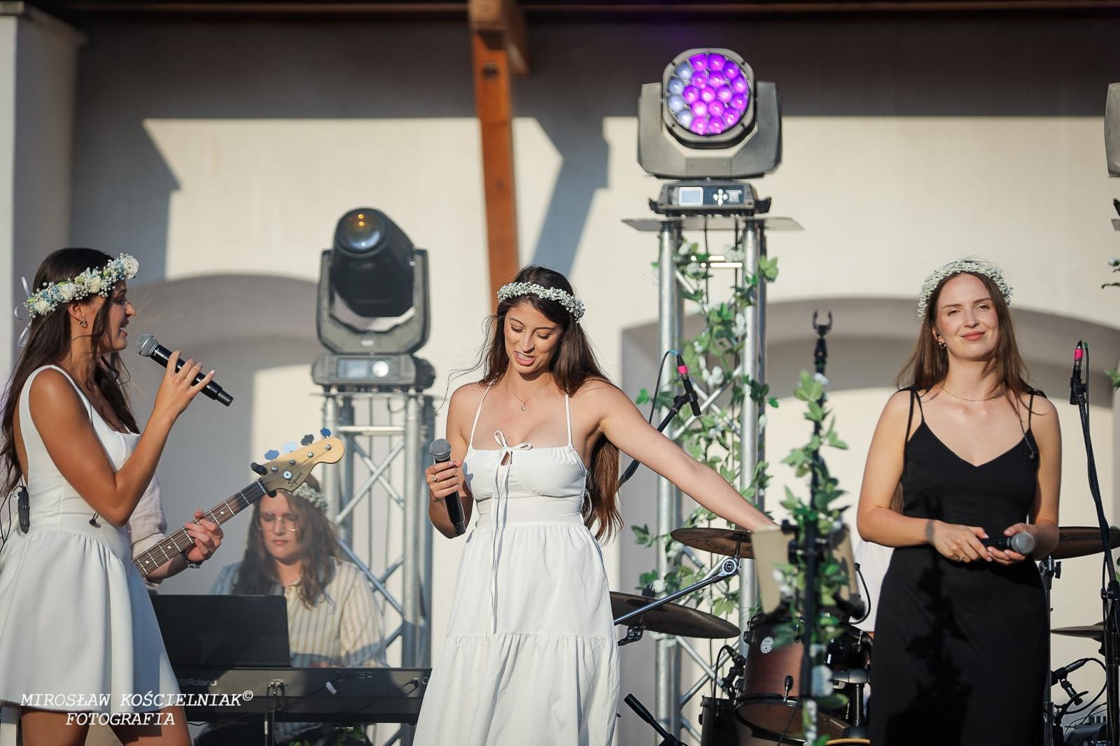 Zdjęcie w galerii na portalu naszraciborz.pl: Muzyczne emocje na bis – jubileuszowy koncert Z miłości do muzyki na Zamku Piastowskim wiadomości z regionu