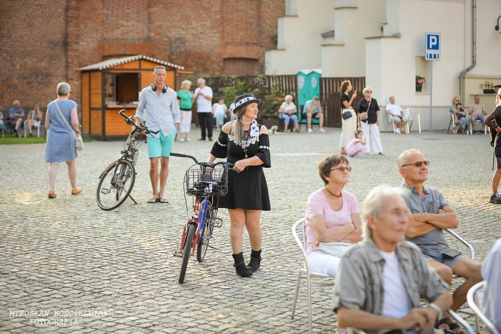 Zdjęcie w galerii na portalu naszraciborz.pl: Muzyczne emocje na bis – jubileuszowy koncert Z miłości do muzyki na Zamku Piastowskim wiadomości z regionu