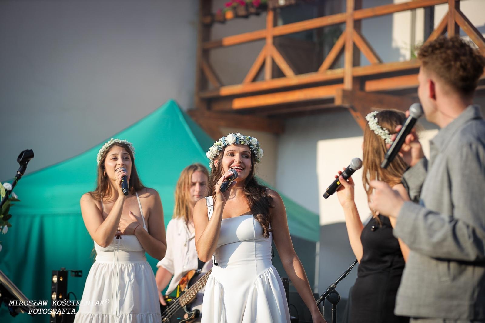 Zdjęcie w galerii na portalu naszraciborz.pl: Muzyczne emocje na bis – jubileuszowy koncert Z miłości do muzyki na Zamku Piastowskim wiadomości z regionu