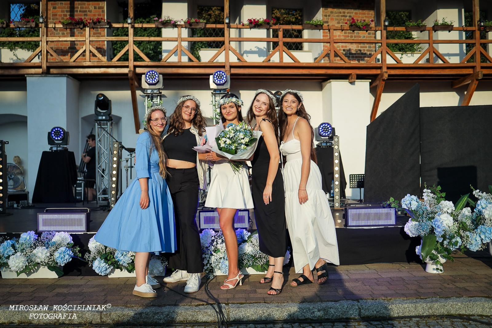 Zdjęcie w galerii na portalu naszraciborz.pl: Muzyczne emocje na bis – jubileuszowy koncert Z miłości do muzyki na Zamku Piastowskim wiadomości z regionu