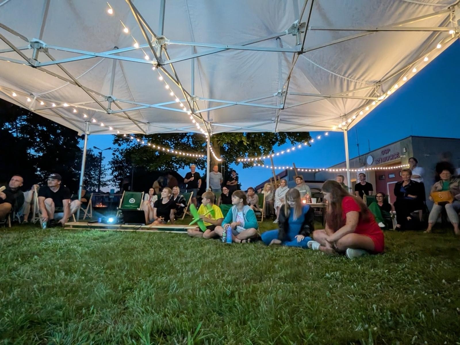 Zdjęcie w galerii na portalu naszraciborz.pl: Szymocice na wielkim ekranie – dwa weekendy pełne emocji, smaków i wspomnień [FOTO] wiadomości z regionu