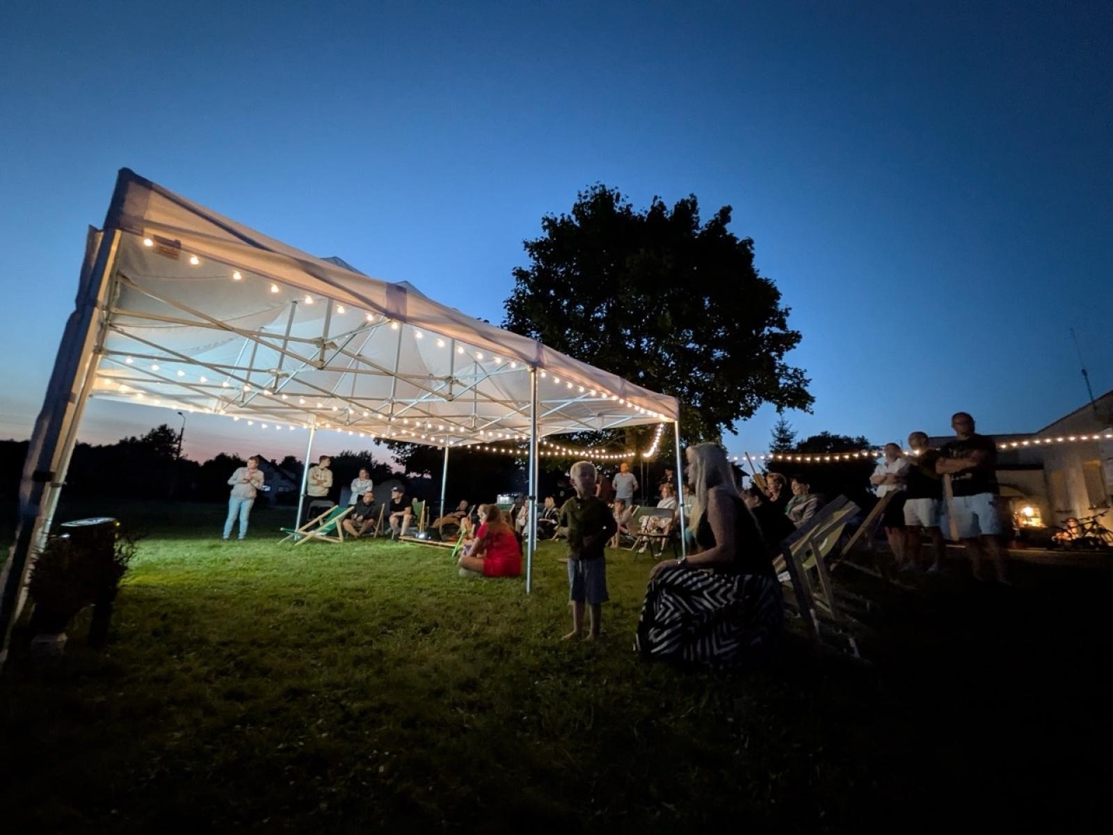 Zdjęcie w galerii na portalu naszraciborz.pl: Szymocice na wielkim ekranie – dwa weekendy pełne emocji, smaków i wspomnień [FOTO] wiadomości z regionu