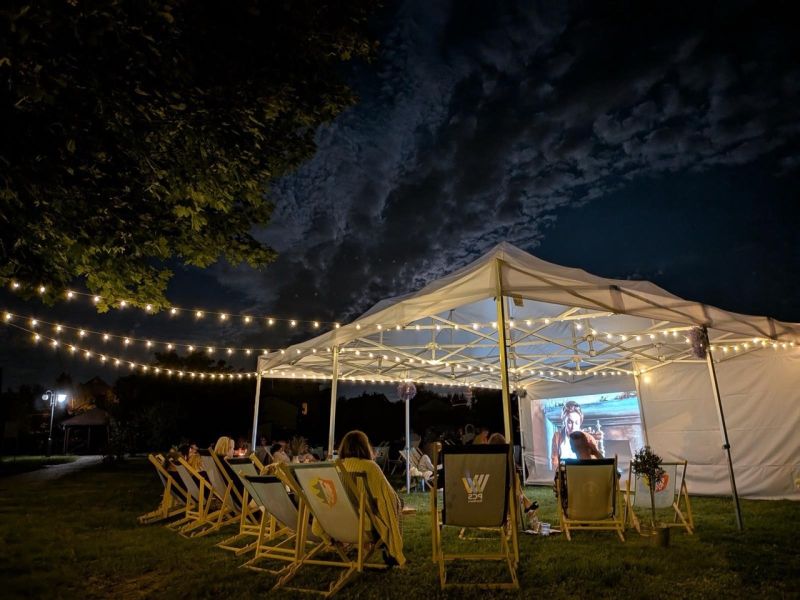 Zdjęcie w galerii na portalu naszraciborz.pl: Szymocice na wielkim ekranie – dwa weekendy pełne emocji, smaków i wspomnień [FOTO] wiadomości z regionu