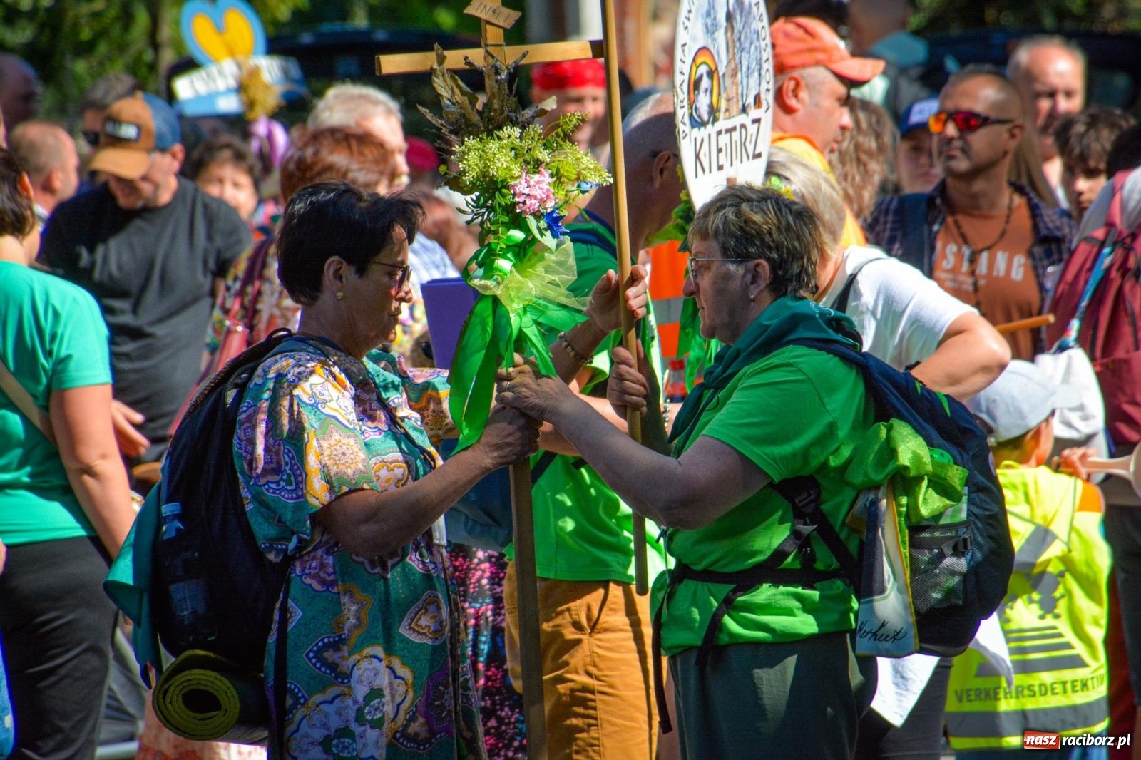 Zdjęcie w galerii na portalu naszraciborz.pl: Pielgrzymi Nadziei wyruszyli z Raciborza na Jasną Górę – Słowo Przewodnika na 49. Pieszą Pielgrzymkę Opolską wiadomości z regionu