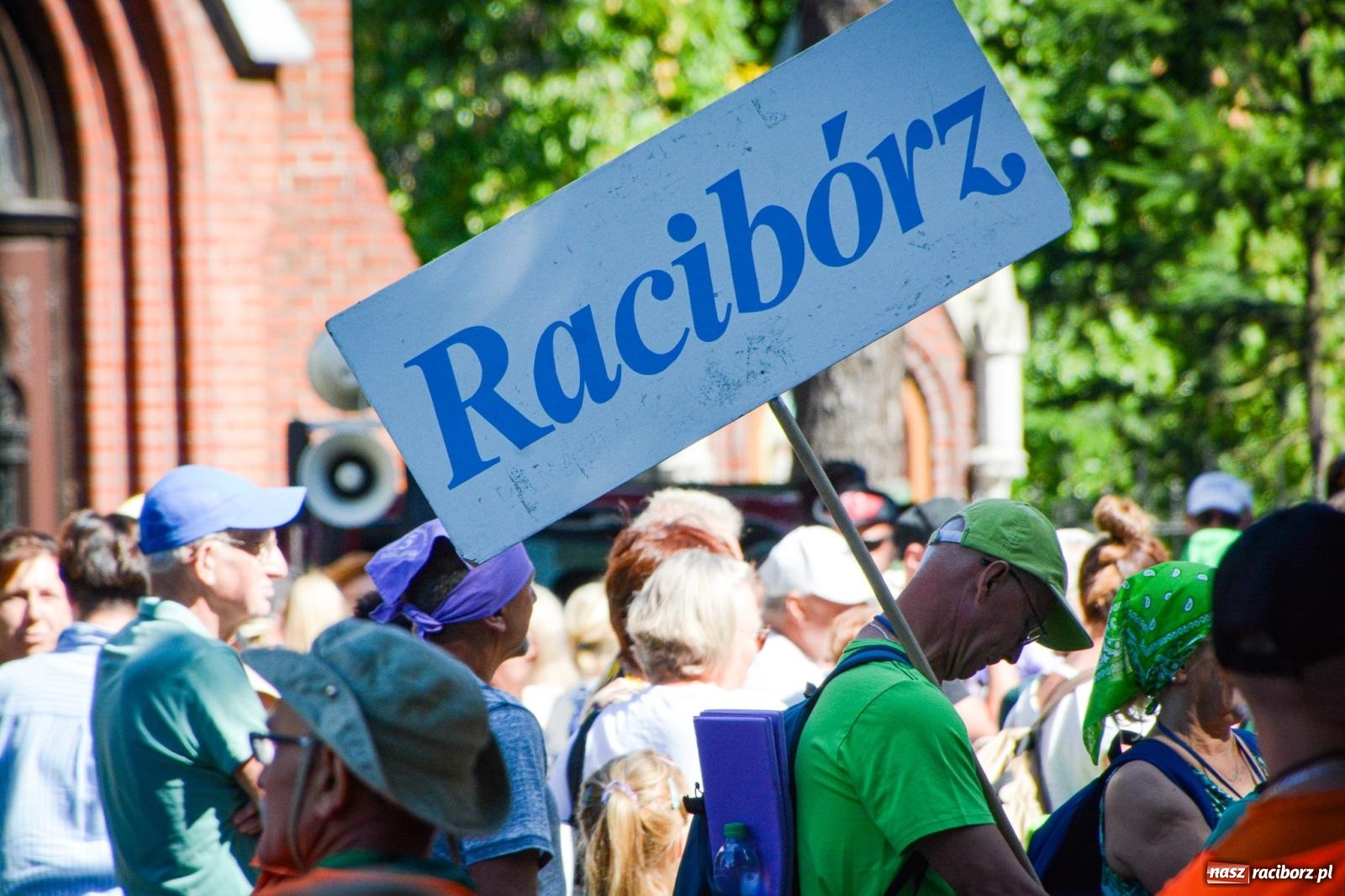Zdjęcie w galerii na portalu naszraciborz.pl: Pielgrzymi Nadziei wyruszyli z Raciborza na Jasną Górę – Słowo Przewodnika na 49. Pieszą Pielgrzymkę Opolską wiadomości z regionu