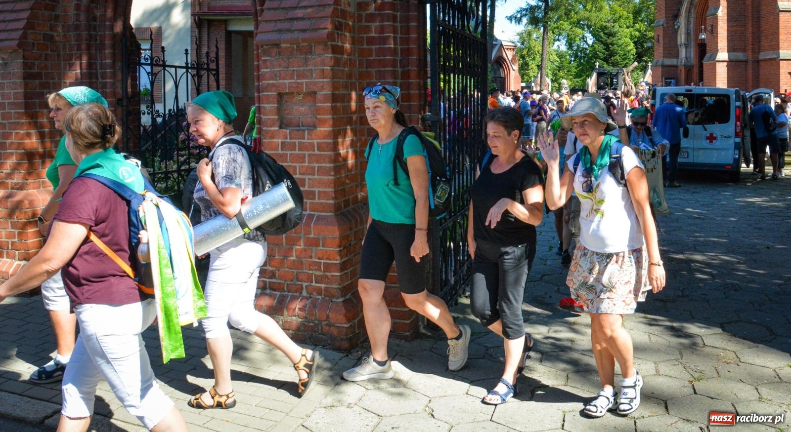 Zdjęcie w galerii na portalu naszraciborz.pl: Pielgrzymi Nadziei wyruszyli z Raciborza na Jasną Górę – Słowo Przewodnika na 49. Pieszą Pielgrzymkę Opolską wiadomości z regionu