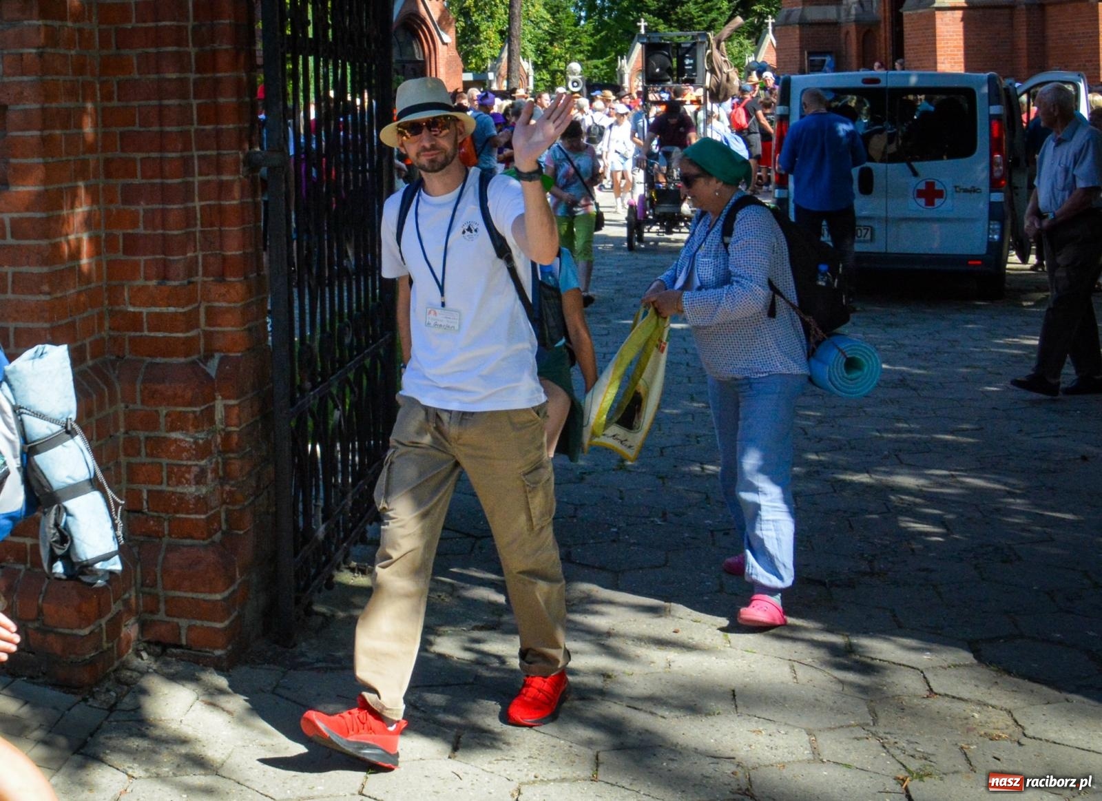 Zdjęcie w galerii na portalu naszraciborz.pl: Pielgrzymi Nadziei wyruszyli z Raciborza na Jasną Górę – Słowo Przewodnika na 49. Pieszą Pielgrzymkę Opolską wiadomości z regionu