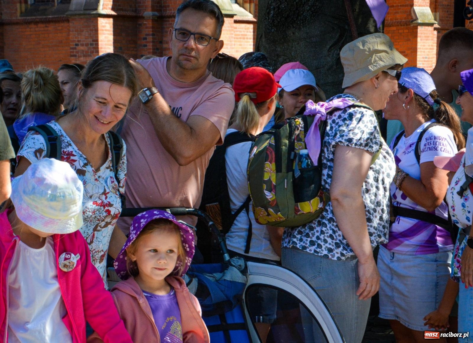 Zdjęcie w galerii na portalu naszraciborz.pl: Pielgrzymi Nadziei wyruszyli z Raciborza na Jasną Górę – Słowo Przewodnika na 49. Pieszą Pielgrzymkę Opolską wiadomości z regionu