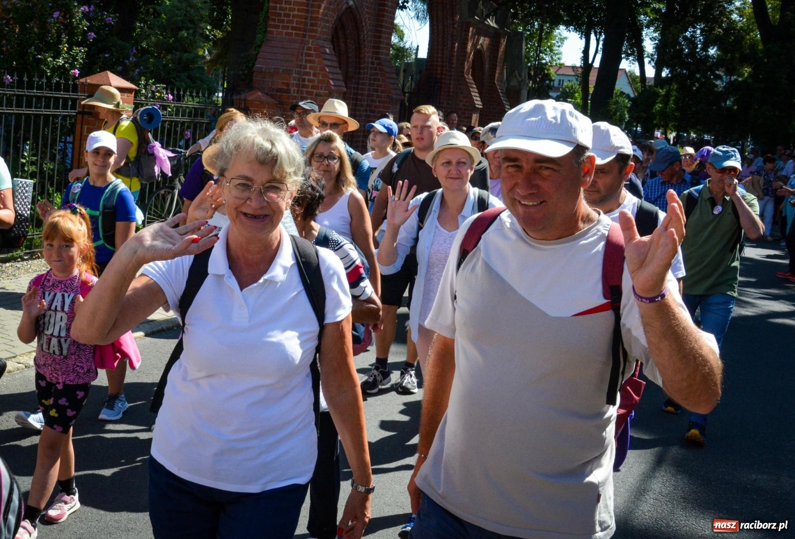 Zdjęcie w galerii na portalu naszraciborz.pl: Pielgrzymi Nadziei wyruszyli z Raciborza na Jasną Górę – Słowo Przewodnika na 49. Pieszą Pielgrzymkę Opolską wiadomości z regionu