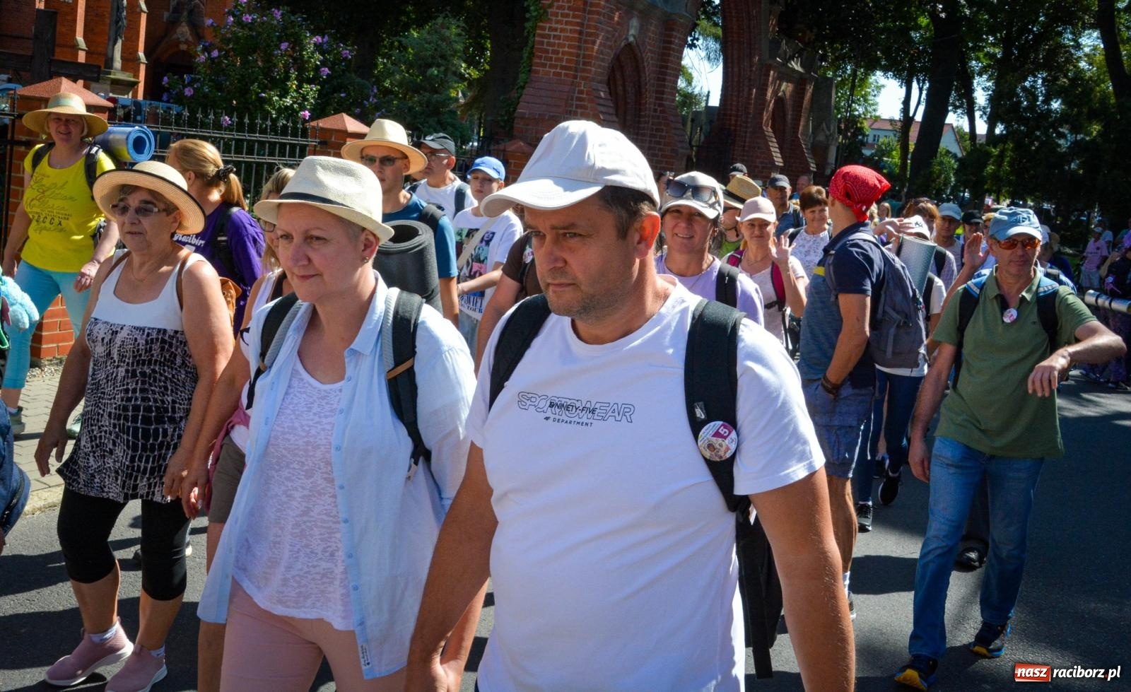 Zdjęcie w galerii na portalu naszraciborz.pl: Pielgrzymi Nadziei wyruszyli z Raciborza na Jasną Górę – Słowo Przewodnika na 49. Pieszą Pielgrzymkę Opolską wiadomości z regionu