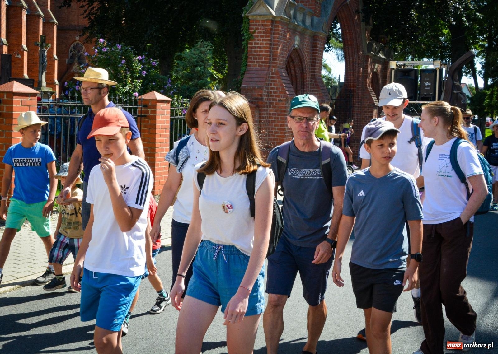 Zdjęcie w galerii na portalu naszraciborz.pl: Pielgrzymi Nadziei wyruszyli z Raciborza na Jasną Górę – Słowo Przewodnika na 49. Pieszą Pielgrzymkę Opolską wiadomości z regionu