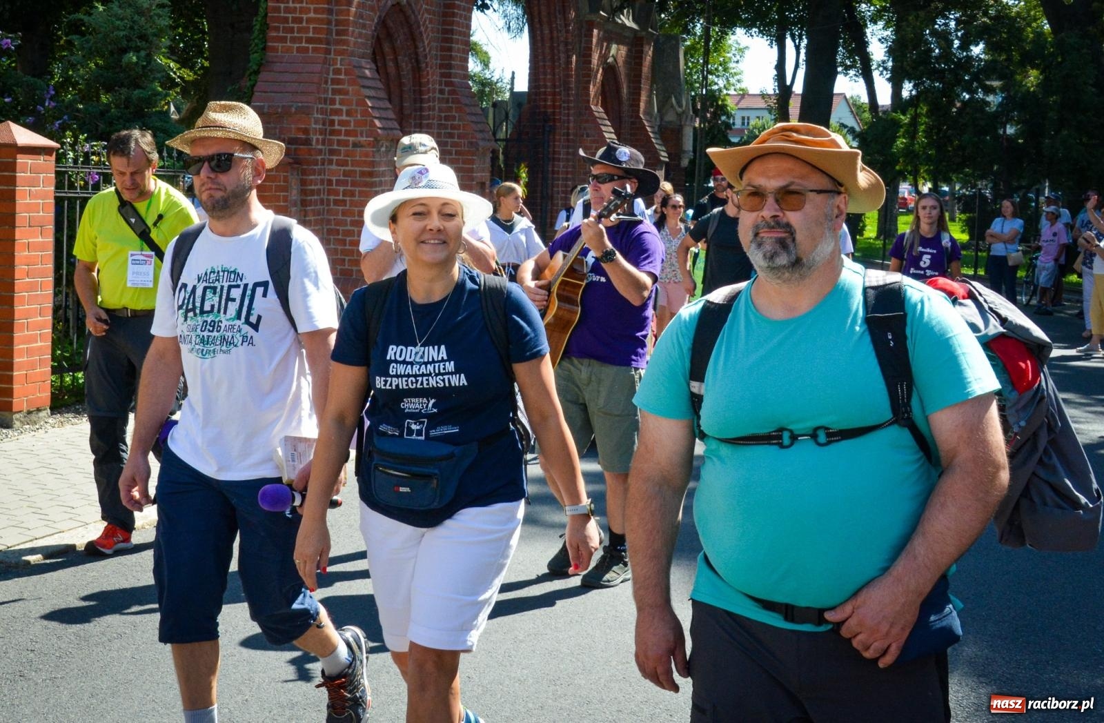 Zdjęcie w galerii na portalu naszraciborz.pl: Pielgrzymi Nadziei wyruszyli z Raciborza na Jasną Górę – Słowo Przewodnika na 49. Pieszą Pielgrzymkę Opolską wiadomości z regionu