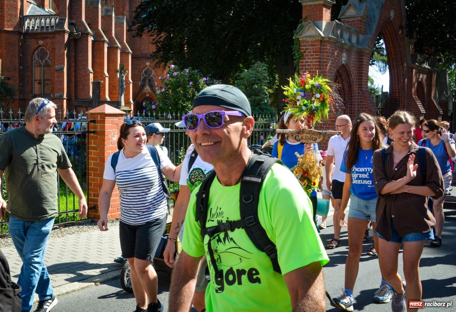 Zdjęcie w galerii na portalu naszraciborz.pl: Pielgrzymi Nadziei wyruszyli z Raciborza na Jasną Górę – Słowo Przewodnika na 49. Pieszą Pielgrzymkę Opolską wiadomości z regionu