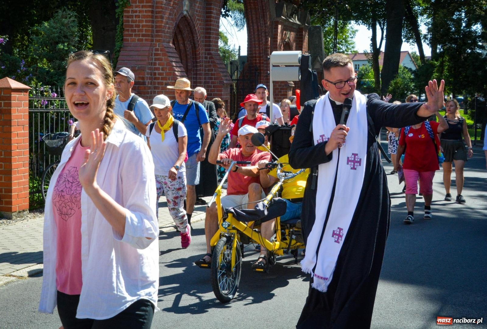 Zdjęcie w galerii na portalu naszraciborz.pl: Pielgrzymi Nadziei wyruszyli z Raciborza na Jasną Górę – Słowo Przewodnika na 49. Pieszą Pielgrzymkę Opolską wiadomości z regionu