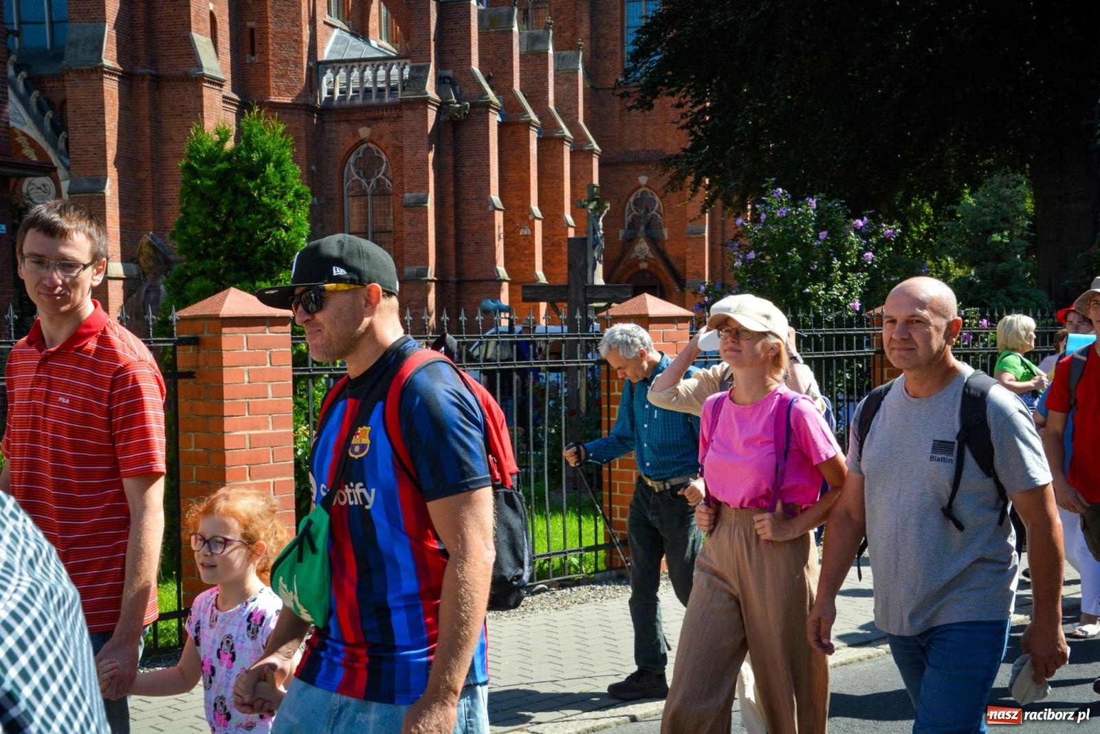 Zdjęcie w galerii na portalu naszraciborz.pl: Pielgrzymi Nadziei wyruszyli z Raciborza na Jasną Górę – Słowo Przewodnika na 49. Pieszą Pielgrzymkę Opolską wiadomości z regionu