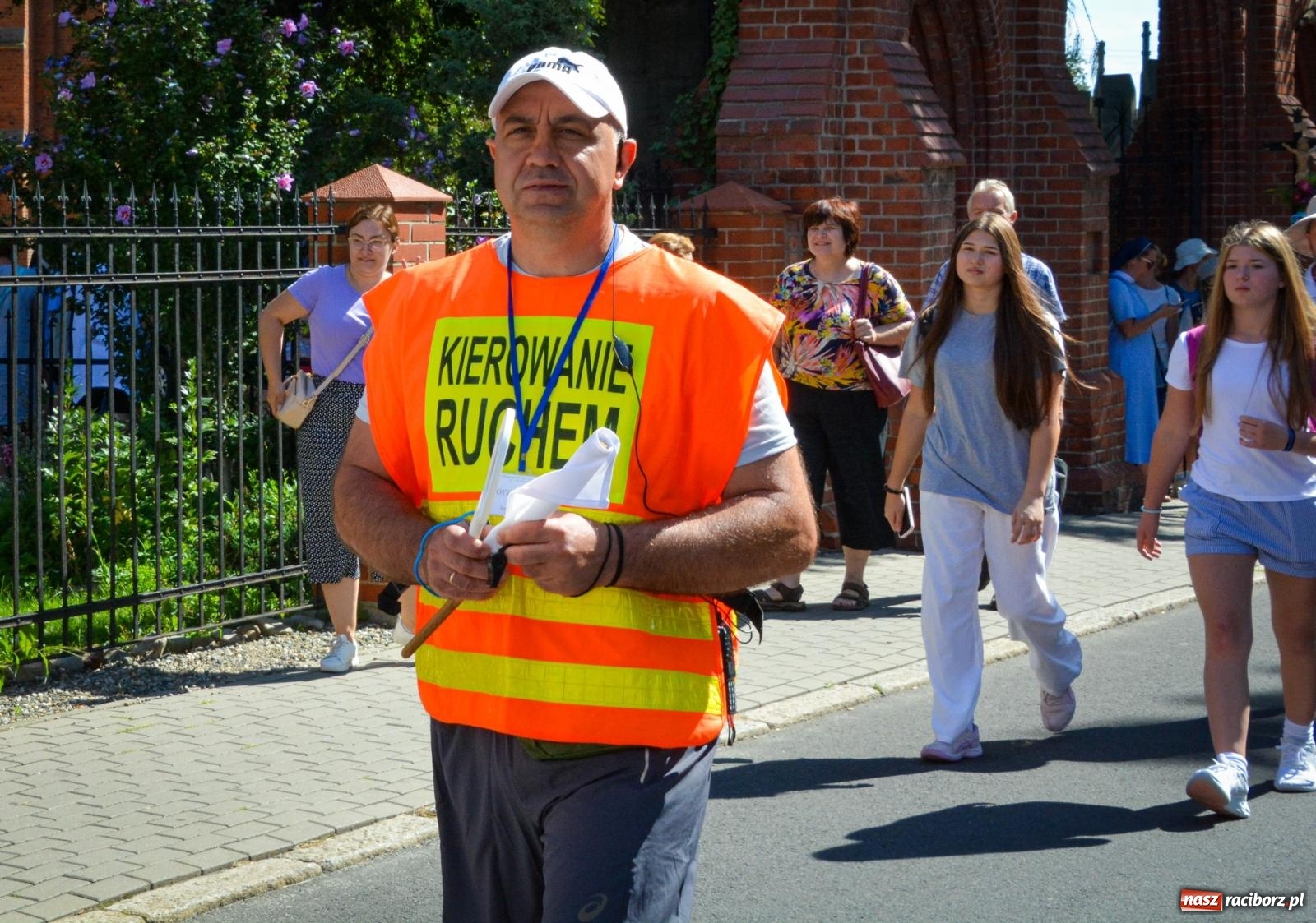 Zdjęcie w galerii na portalu naszraciborz.pl: Pielgrzymi Nadziei wyruszyli z Raciborza na Jasną Górę – Słowo Przewodnika na 49. Pieszą Pielgrzymkę Opolską wiadomości z regionu