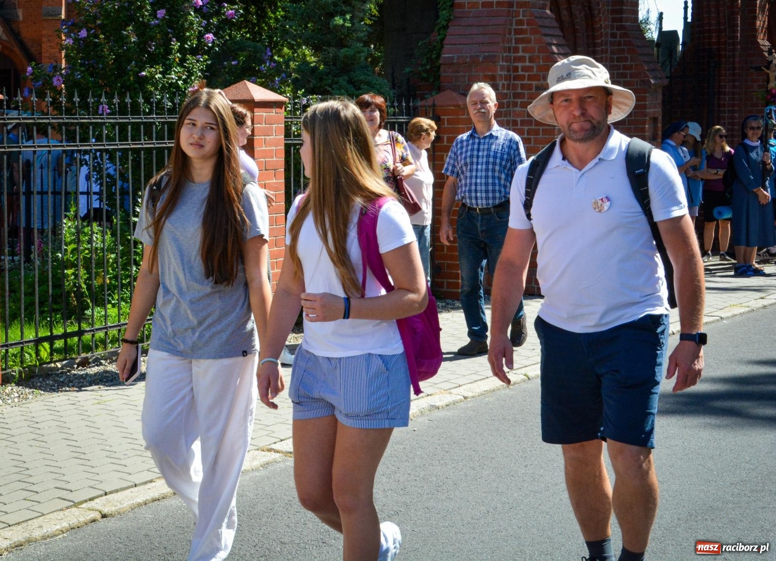 Zdjęcie w galerii na portalu naszraciborz.pl: Pielgrzymi Nadziei wyruszyli z Raciborza na Jasną Górę – Słowo Przewodnika na 49. Pieszą Pielgrzymkę Opolską wiadomości z regionu
