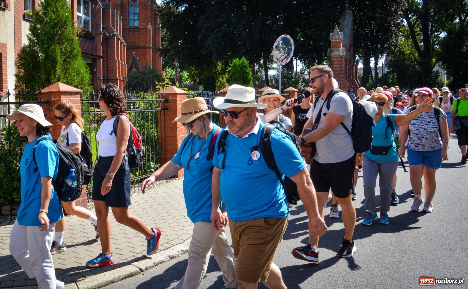 Zdjęcie w galerii na portalu naszraciborz.pl: Pielgrzymi Nadziei wyruszyli z Raciborza na Jasną Górę – Słowo Przewodnika na 49. Pieszą Pielgrzymkę Opolską wiadomości z regionu