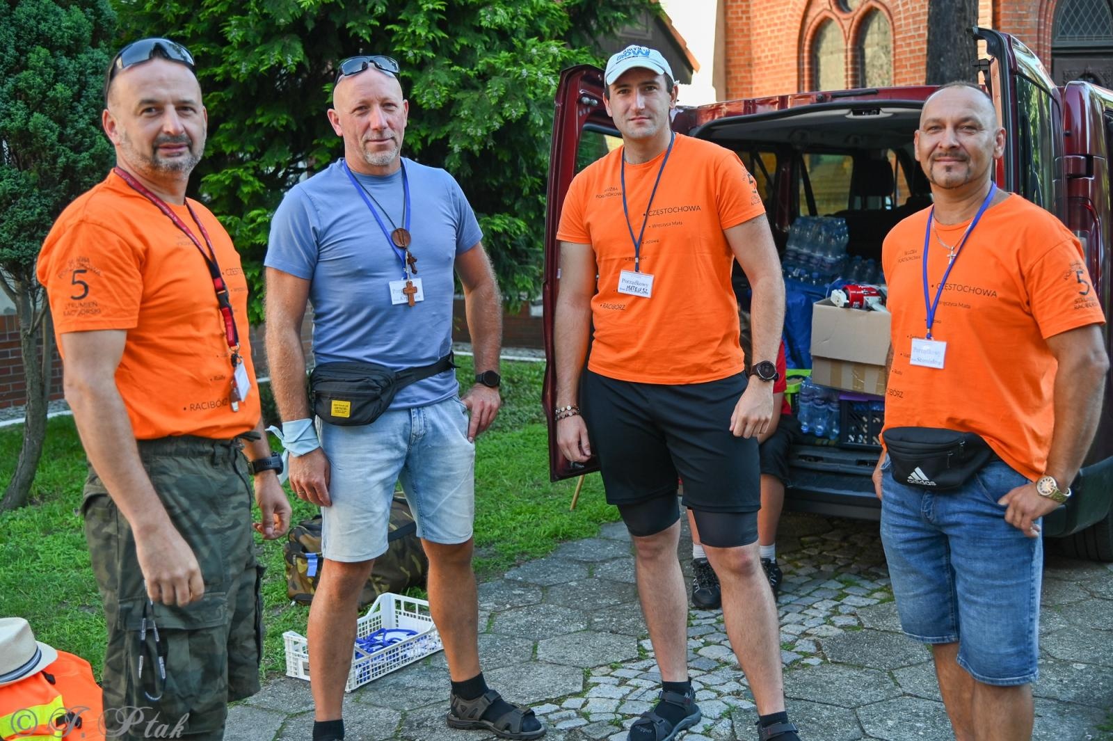 Zdjęcie w galerii na portalu naszraciborz.pl: Na szlaku wiary i nadziei – pielgrzymi z powiatu raciborskiego w drodze na Jasną Górę [FOTO na bis!] wiadomości z regionu