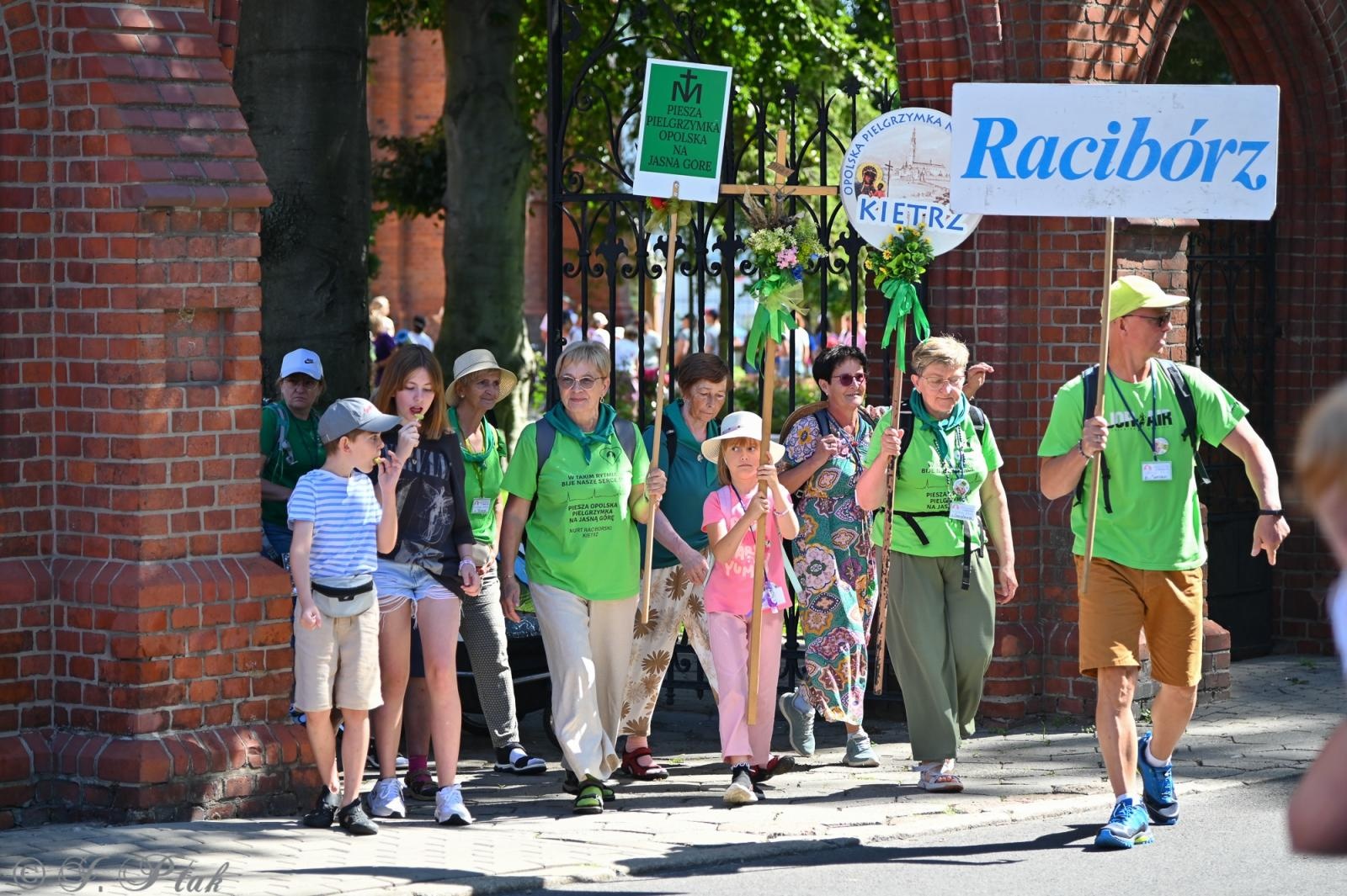 Zdjęcie w galerii na portalu naszraciborz.pl: Na szlaku wiary i nadziei – pielgrzymi z powiatu raciborskiego w drodze na Jasną Górę [FOTO na bis!] wiadomości z regionu