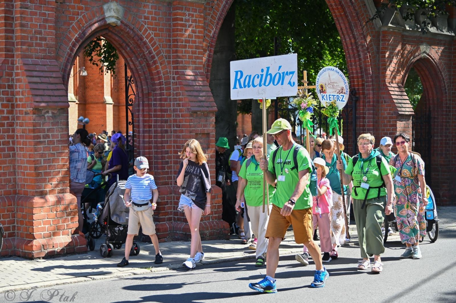 Zdjęcie w galerii na portalu naszraciborz.pl: Na szlaku wiary i nadziei – pielgrzymi z powiatu raciborskiego w drodze na Jasną Górę [FOTO na bis!] wiadomości z regionu