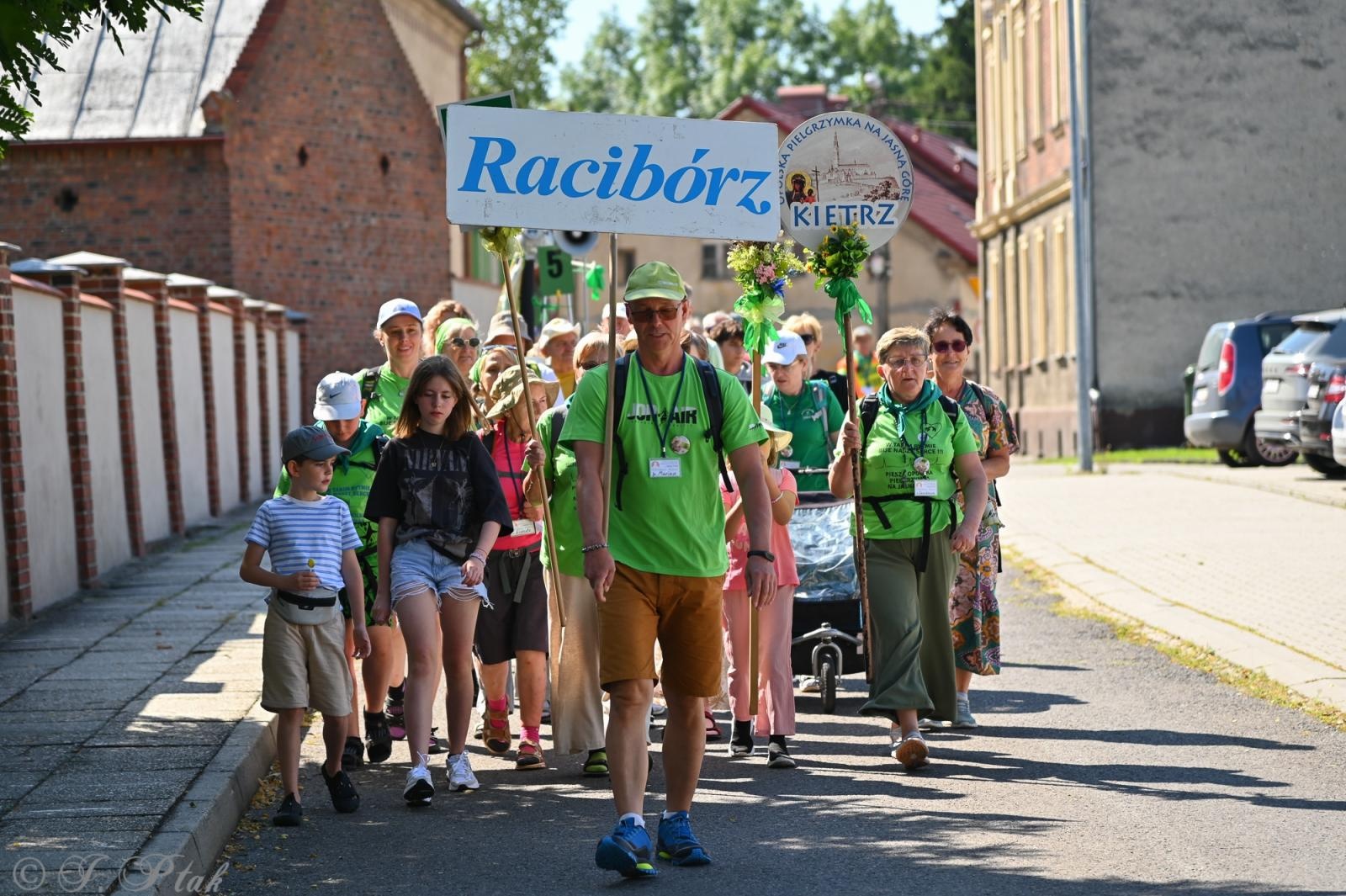 Zdjęcie w galerii na portalu naszraciborz.pl: Na szlaku wiary i nadziei – pielgrzymi z powiatu raciborskiego w drodze na Jasną Górę [FOTO na bis!] wiadomości z regionu