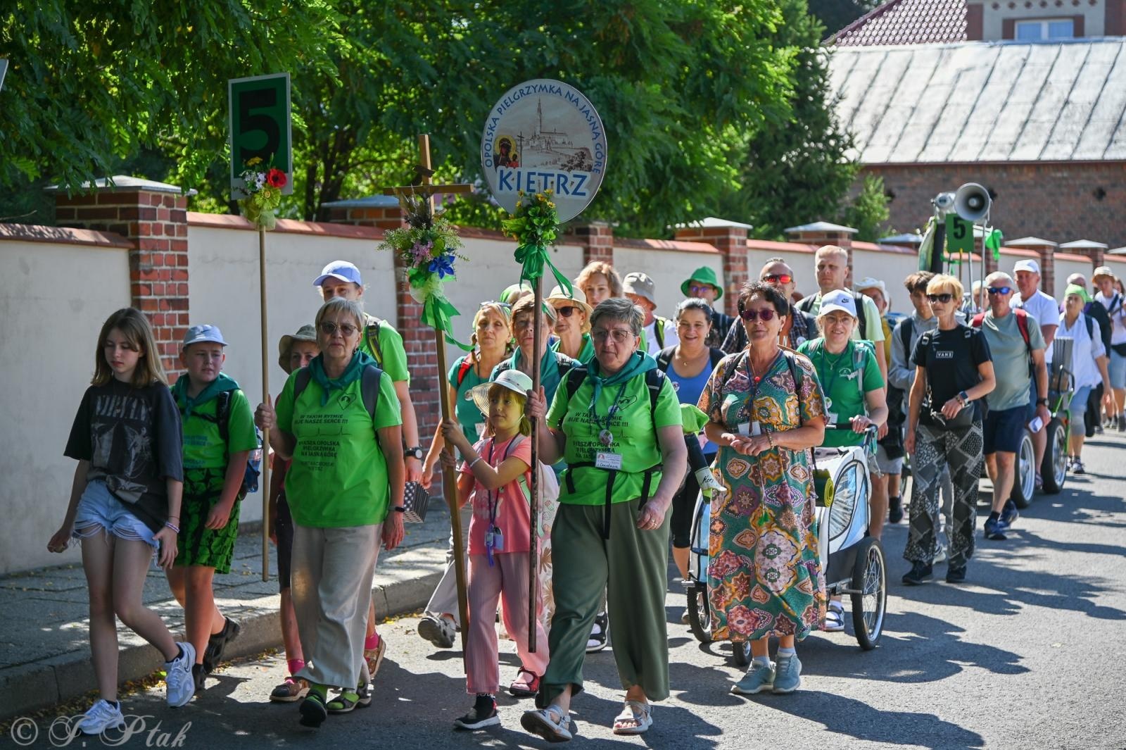 Zdjęcie w galerii na portalu naszraciborz.pl: Na szlaku wiary i nadziei – pielgrzymi z powiatu raciborskiego w drodze na Jasną Górę [FOTO na bis!] wiadomości z regionu