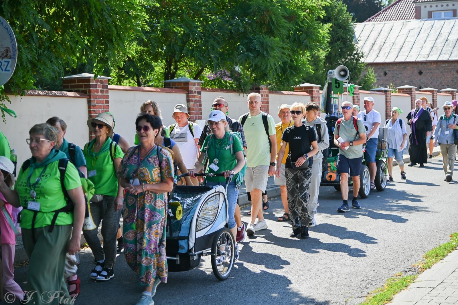Zdjęcie w galerii na portalu naszraciborz.pl: Na szlaku wiary i nadziei – pielgrzymi z powiatu raciborskiego w drodze na Jasną Górę [FOTO na bis!] wiadomości z regionu