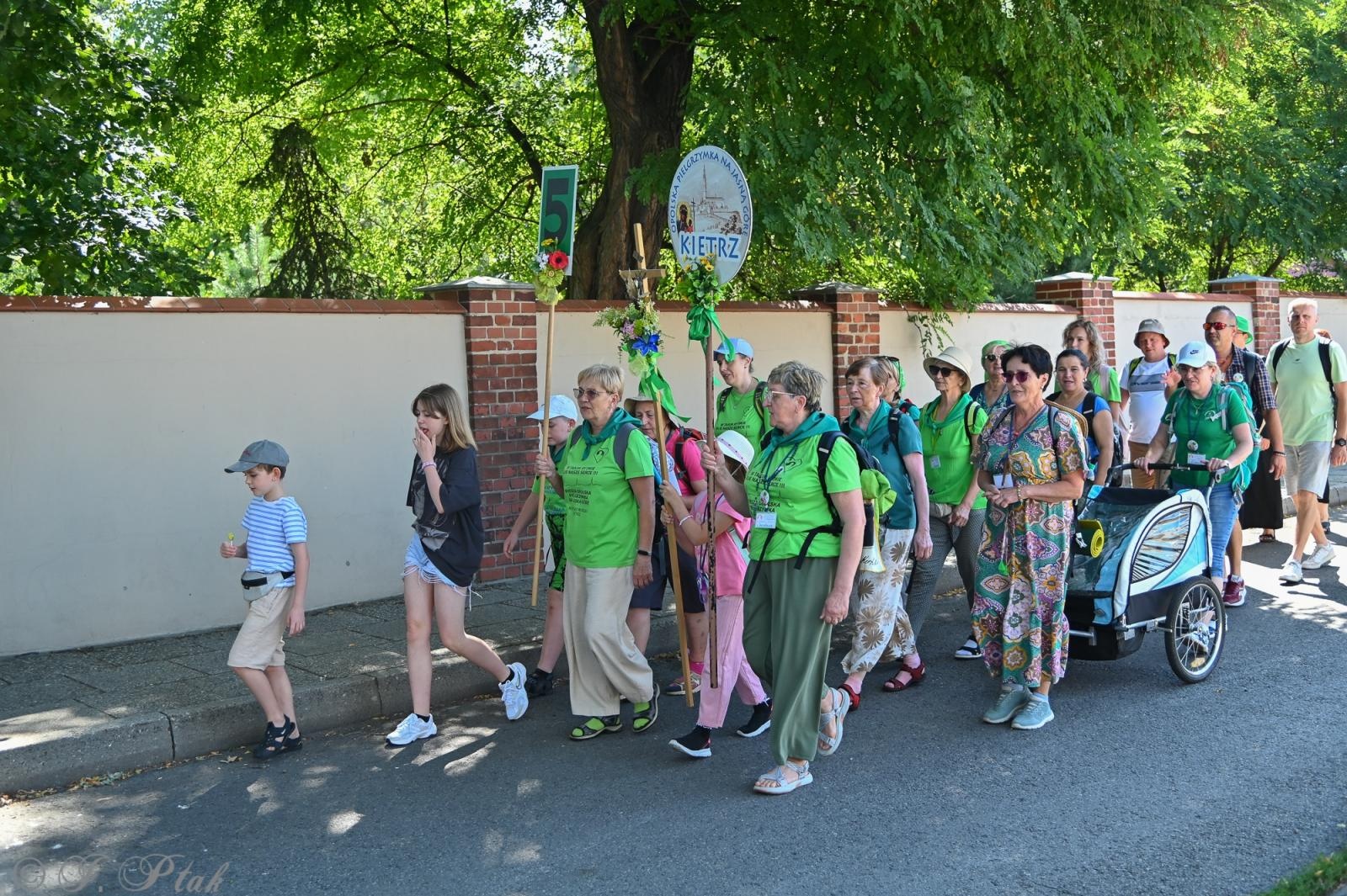 Zdjęcie w galerii na portalu naszraciborz.pl: Na szlaku wiary i nadziei – pielgrzymi z powiatu raciborskiego w drodze na Jasną Górę [FOTO na bis!] wiadomości z regionu