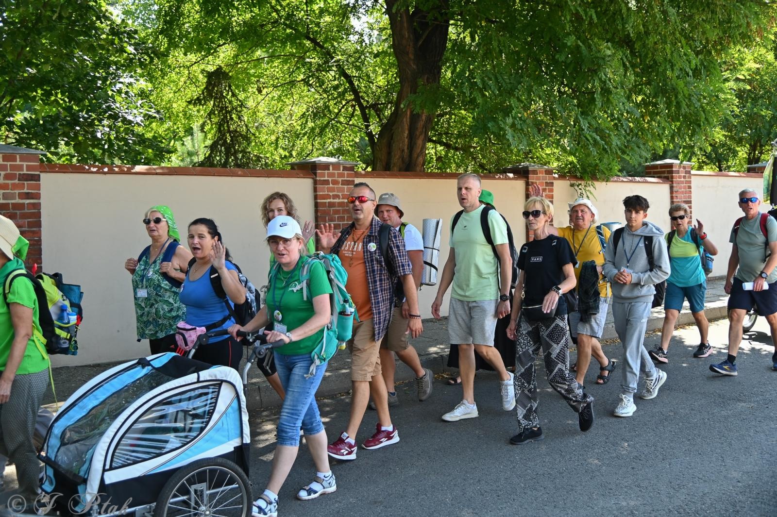 Zdjęcie w galerii na portalu naszraciborz.pl: Na szlaku wiary i nadziei – pielgrzymi z powiatu raciborskiego w drodze na Jasną Górę [FOTO na bis!] wiadomości z regionu