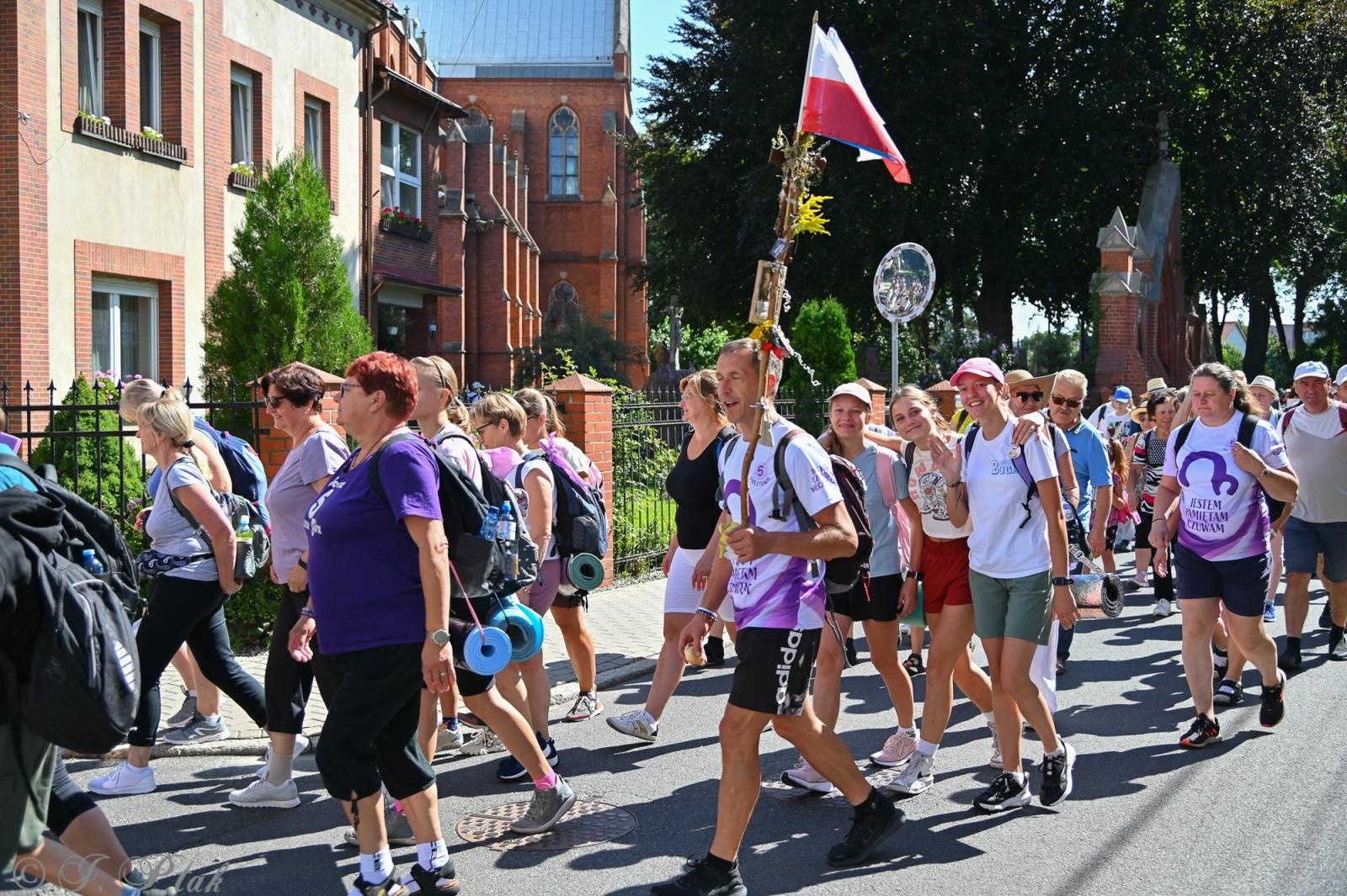 Zdjęcie w galerii na portalu naszraciborz.pl: Na szlaku wiary i nadziei – pielgrzymi z powiatu raciborskiego w drodze na Jasną Górę [FOTO na bis!] wiadomości z regionu