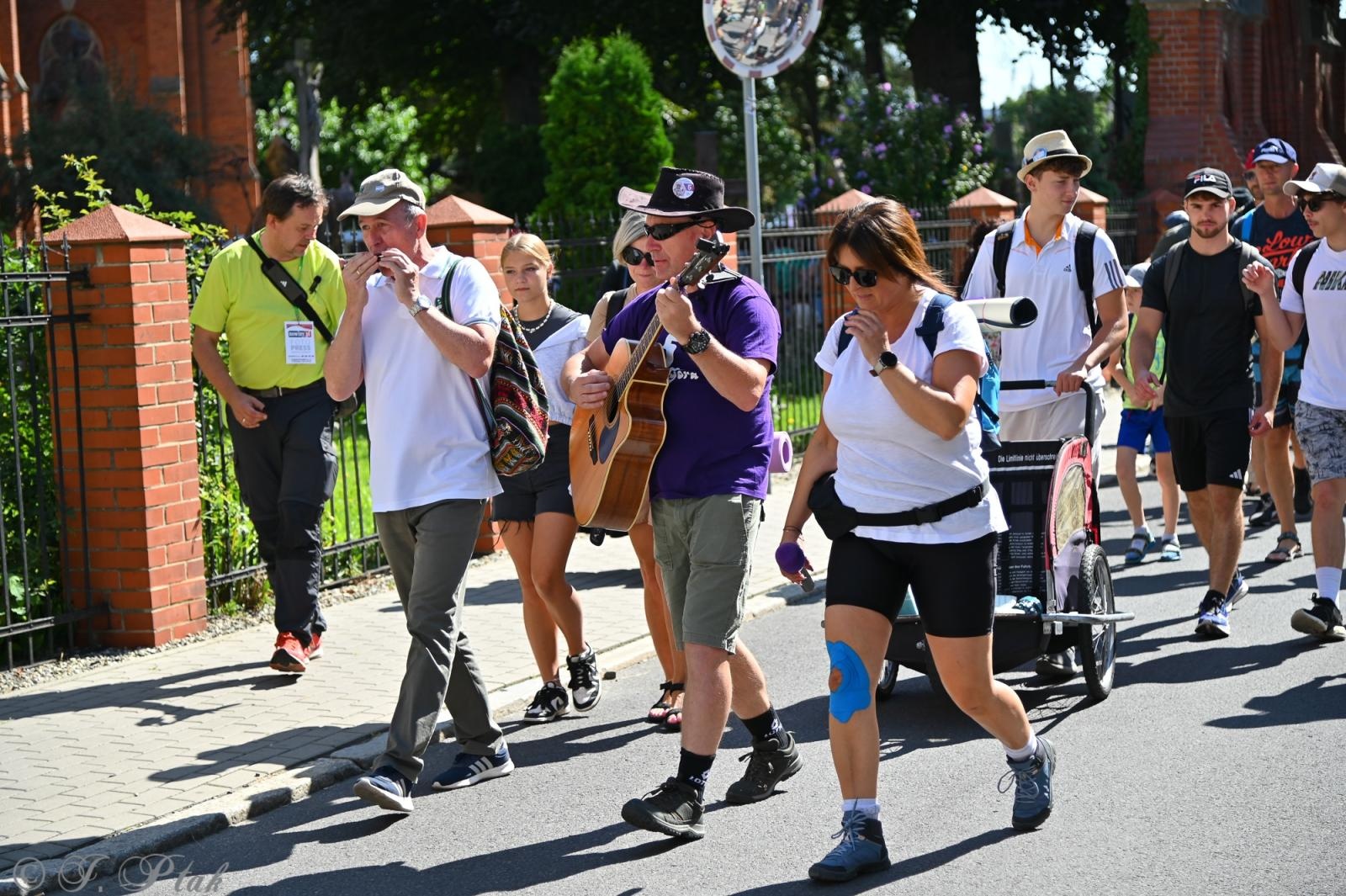 Zdjęcie w galerii na portalu naszraciborz.pl: Na szlaku wiary i nadziei – pielgrzymi z powiatu raciborskiego w drodze na Jasną Górę [FOTO na bis!] wiadomości z regionu