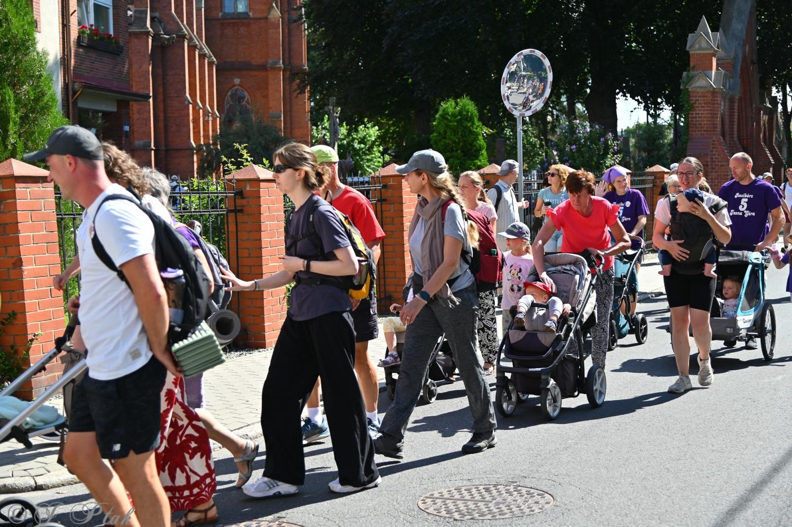 Zdjęcie w galerii na portalu naszraciborz.pl: Na szlaku wiary i nadziei – pielgrzymi z powiatu raciborskiego w drodze na Jasną Górę [FOTO na bis!] wiadomości z regionu